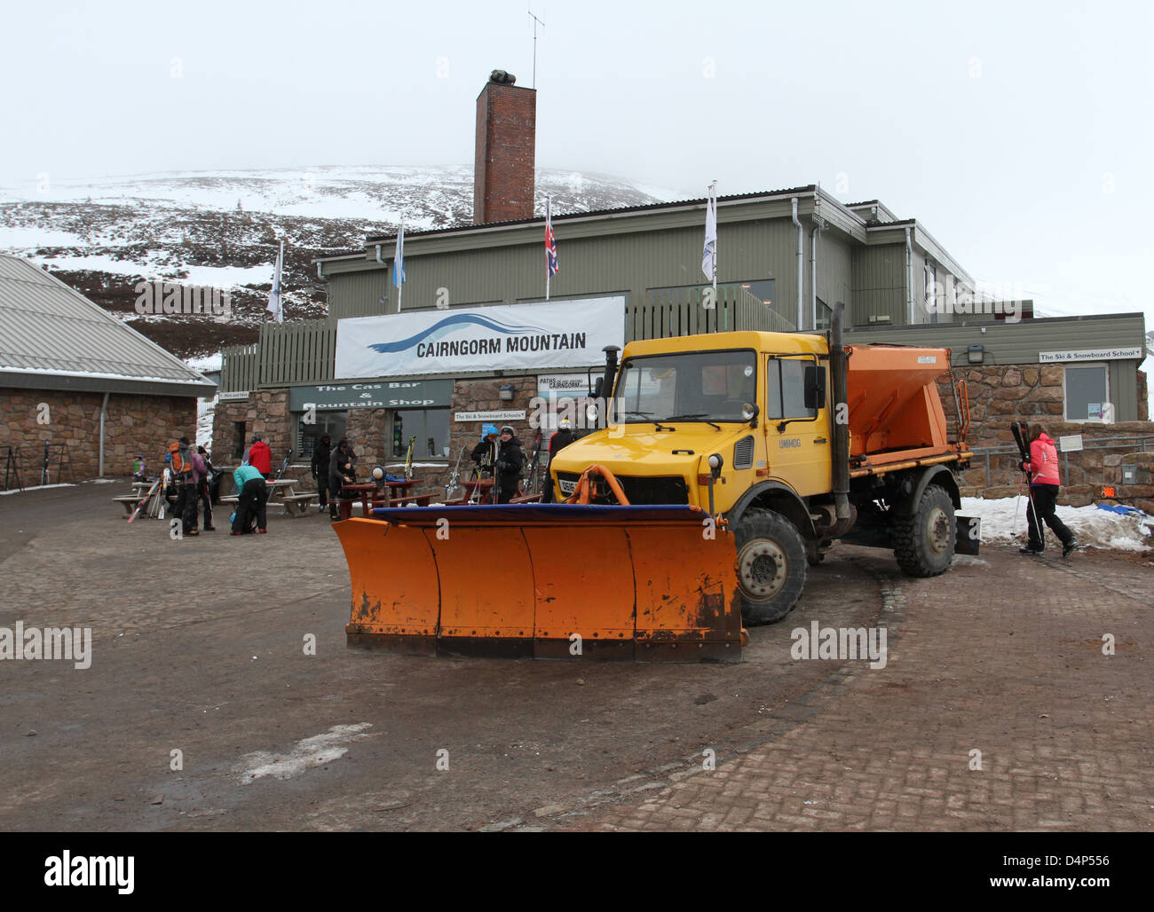 Snow plough scotland hires stock photography and images Alamy