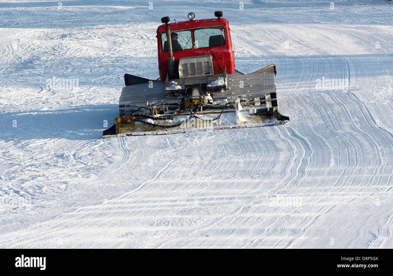 Snow groomer, Snow grooming, piste basher or piste bashing on mountain