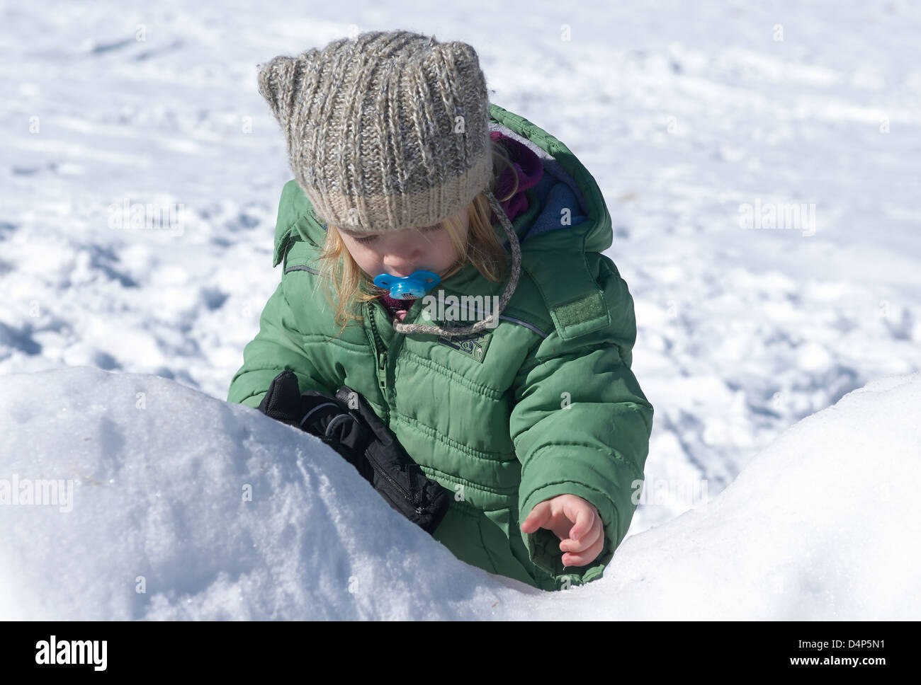 Girl walking alone in snowy hi-res stock photography and images - Alamy