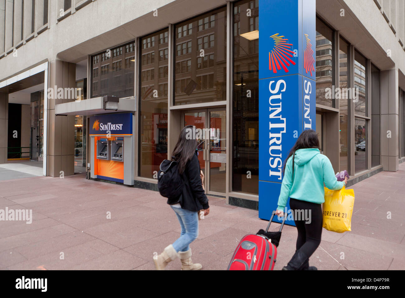 Suntrust bank exterior Stock Photo Alamy