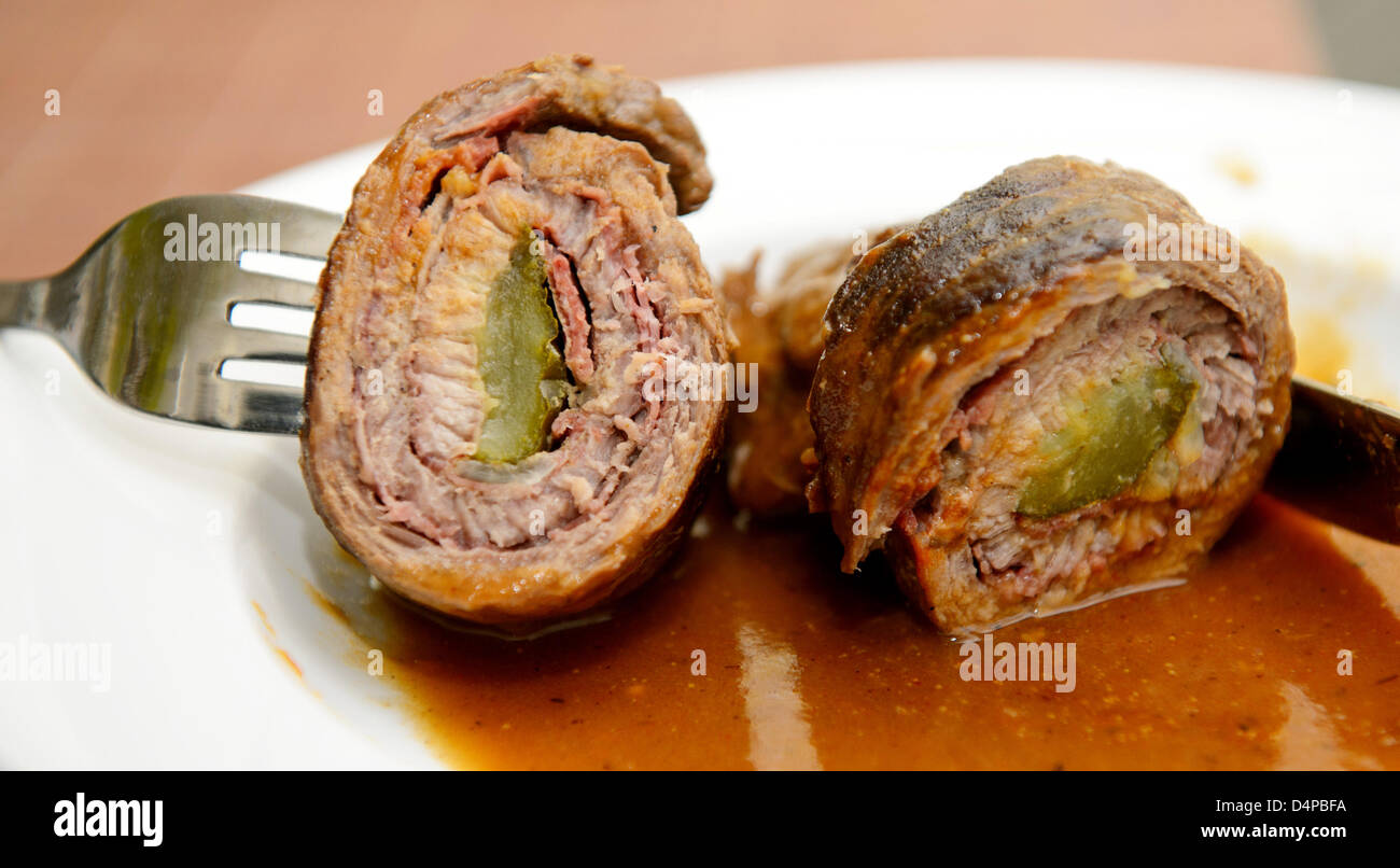 Beef wrapped with bacon, mustard, pickle and onion sliced ‚Äã‚Äãbeef