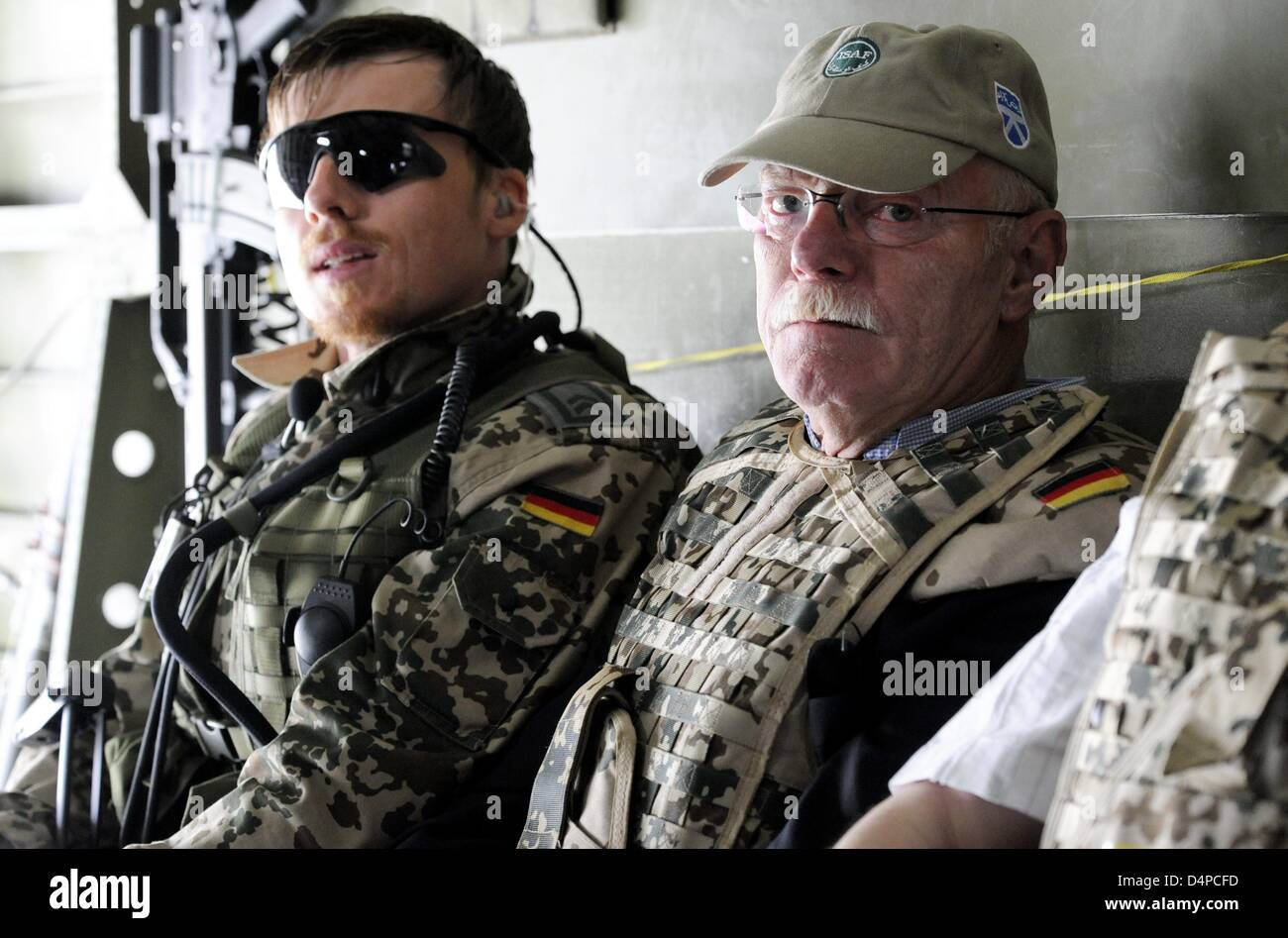 Peter Struck, chairman of the SPD parliamentary group, sits in a CH 53 transport helicopter of the German Bundeswehr during a flight from Masar-i-Scharif to the camp Mike Spann in Afghanistan, 04 June 2009. There, Struck will visit Bundeswehr soldiers on duty in Afghanistan. Photo: MAURIZIO GAMBARINI Stock Photo