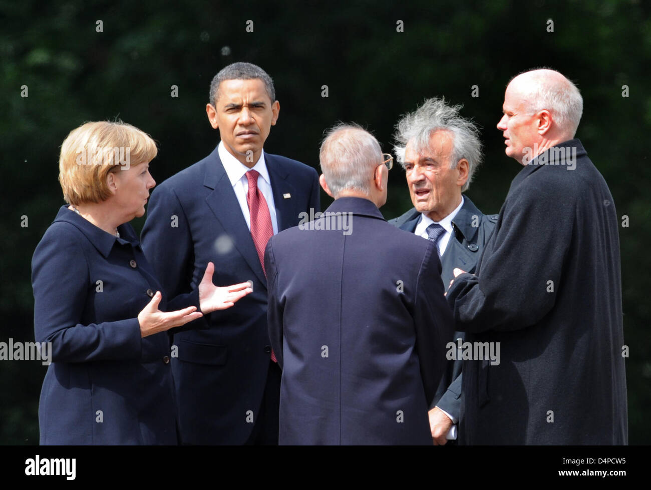US President Barack Obama (2L), German Chancellor Angela Merkel (L