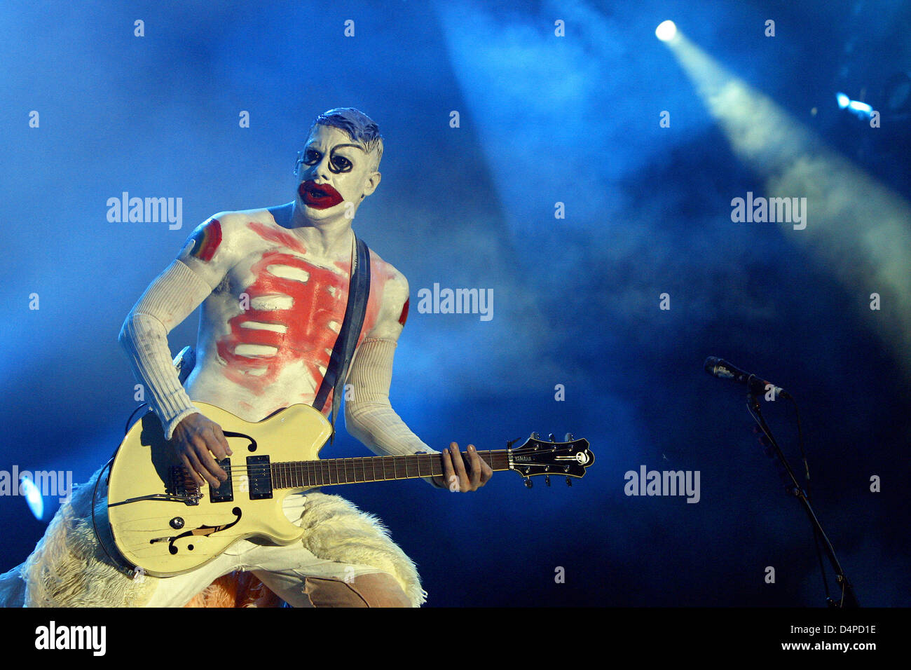 Guitarist Wes Borland Of The Band Limp Bizkit Performs During The Stock Photo Alamy