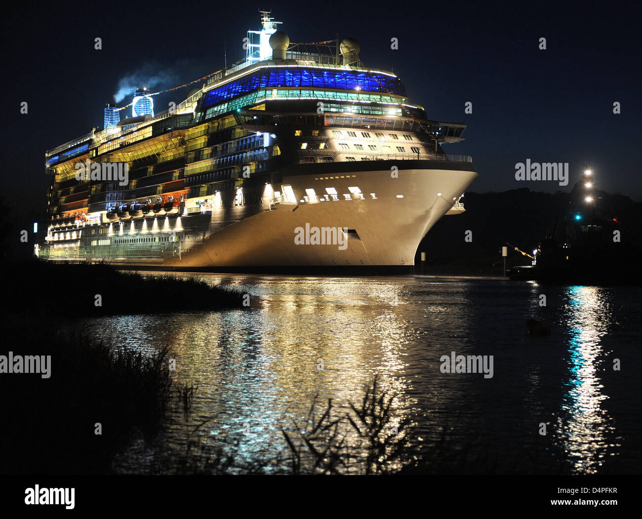 The 317-metres long cruise liner ?Equinox? by US shipowning company Celebrity Cruises passes Ems river on her war to the North Sea in Weener, Germany, 20 June 2009. Photo: Ingo  Wagner Stock Photo