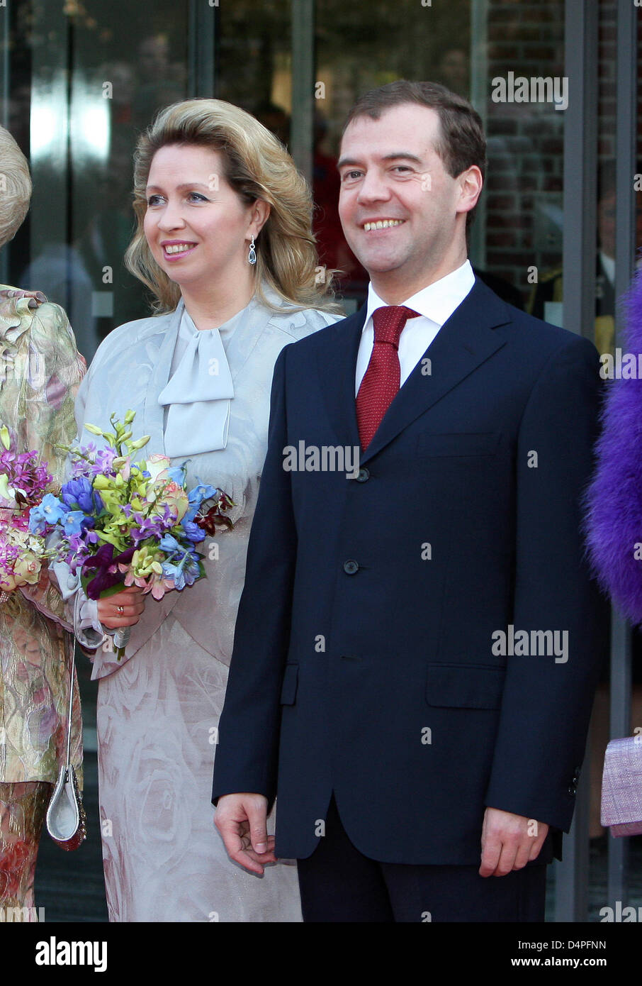 Russian President Dmitri Medvedev (R) and his wife Svetlana Medvedeva arrive for the opening of the museum Hermitage Amsterdam, The Netherlands, 19 June 2009. The Hermitage Amsterdam is a dependance of the Russian Hermitage in St. Petersburg. Amsterdam?s museum organizes exhibitions from the collection from the Russian Hermitage and opens with the Exhibition ?The Russian court and  Stock Photo