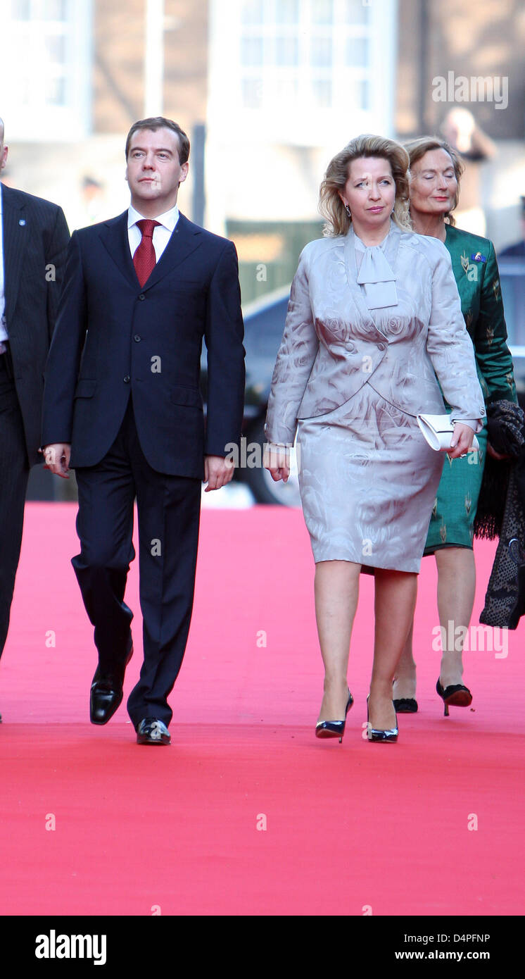 Russian President Dmitri Medvedev (L) and his wife Svetlana Medvedeva arrive for the opening of the museum Hermitage Amsterdam, The Netherlands, 19 June 2009. The Hermitage Amsterdam is a dependance of the Russian Hermitage in St. Petersburg. Amsterdam?s museum organizes exhibitions from the collection from the Russian Hermitage and opens with the Exhibition ?The Russian court and  Stock Photo