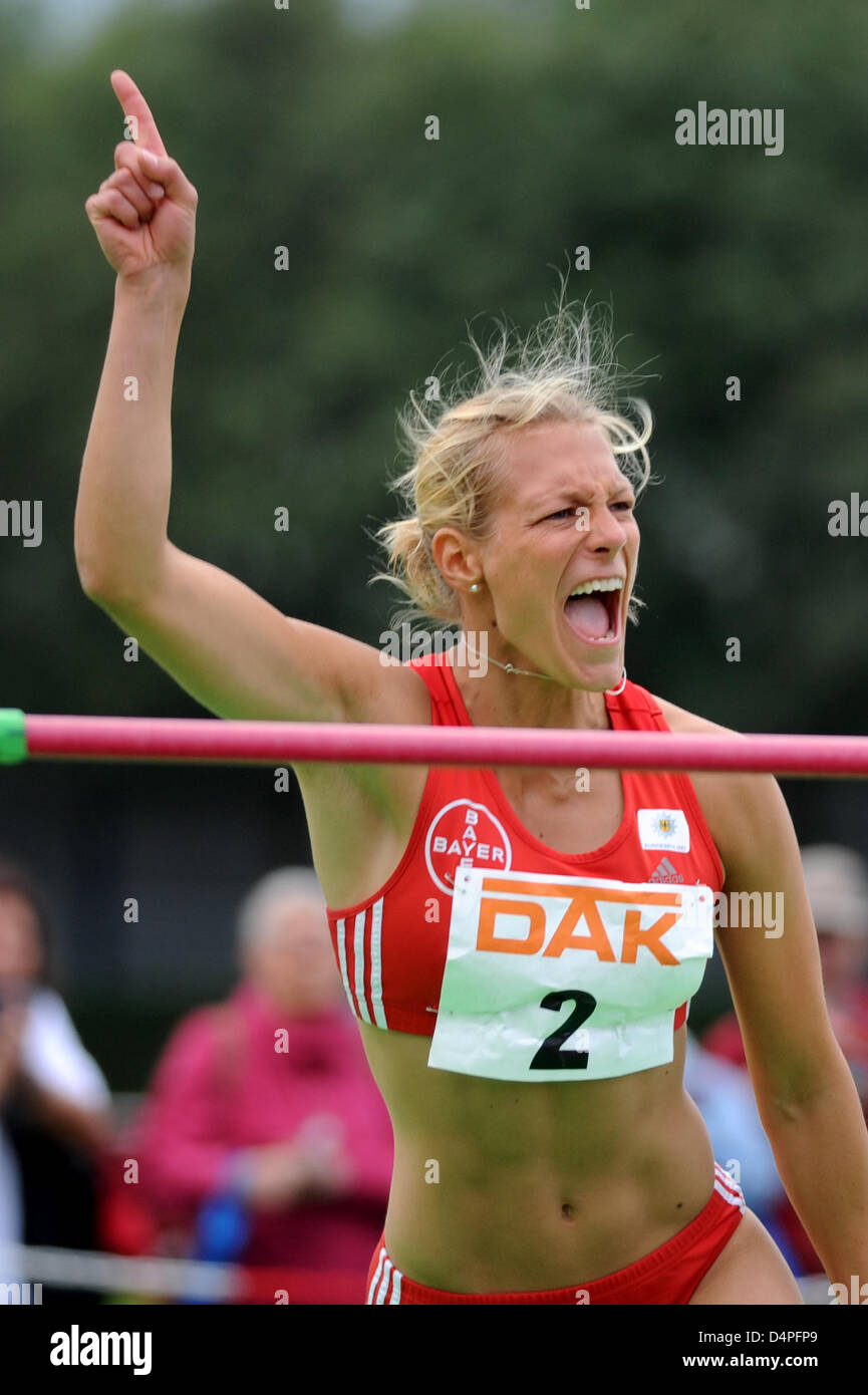 German heptathlete Jennifer Oeser celebrates a jump at the German Combined Athletics Meeting in Ratingen, Germany, 20 June 2009. The two-day event is the last chance for Germany?s hept- and decathletesto qualify for the IAAF World Championships in Athletics. Photo: FRANZ-PETER TSCHAUNER Stock Photo