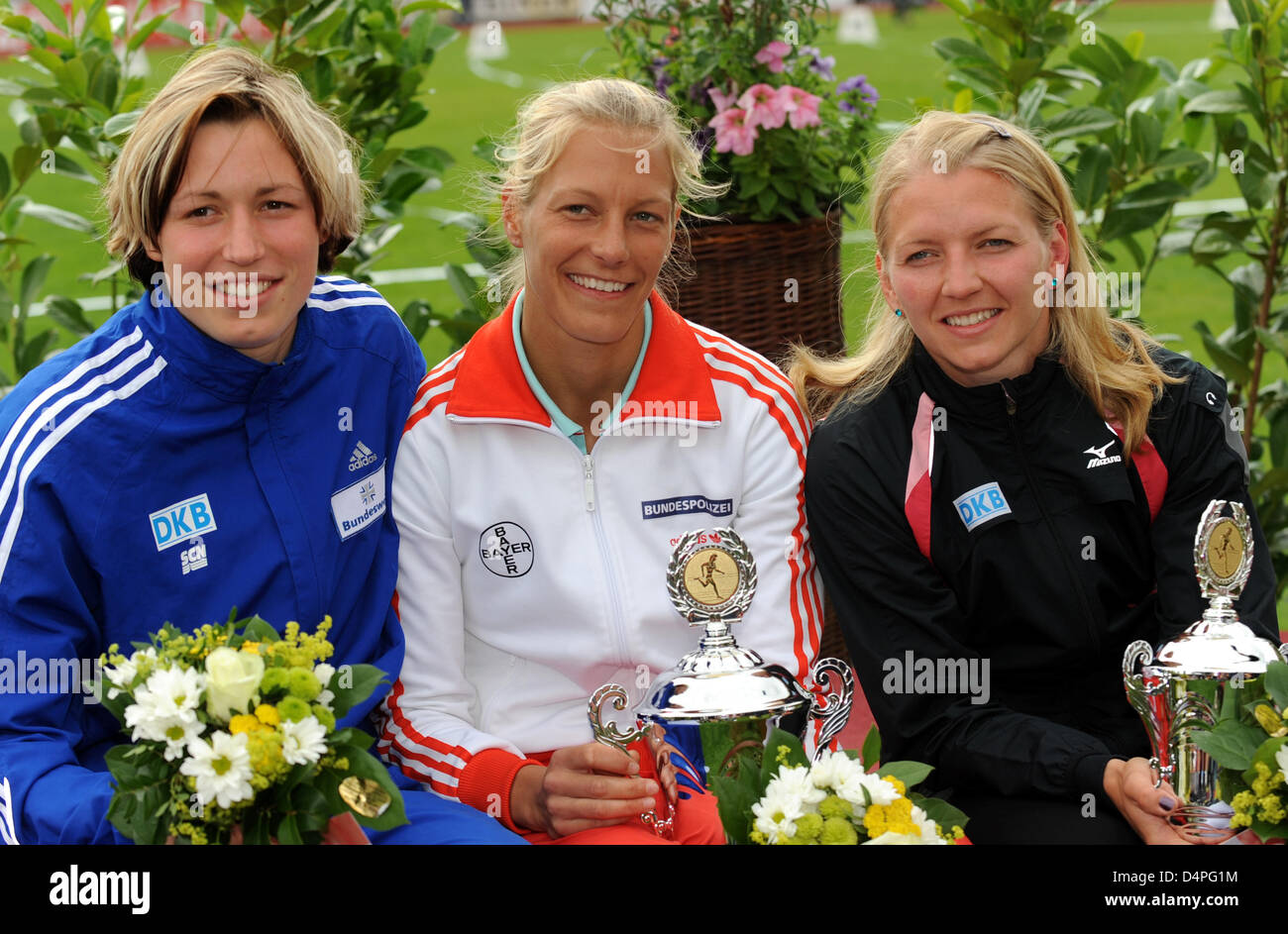 German decathletes Jennifer Oerser (C), Julia Maechtig (L) and Lilli Schwarzkopf (R) smile after the German Combined Athletics Meeting in Ratingen, Germany, 21 June 2009. Oeser won the women?s heptathlon competition, Schwarzkopf finished third and Maechtig fourth. The two-day event is the last chance for Germany?s hept- and decathletes to qualify for the IAAF World Championships in Stock Photo