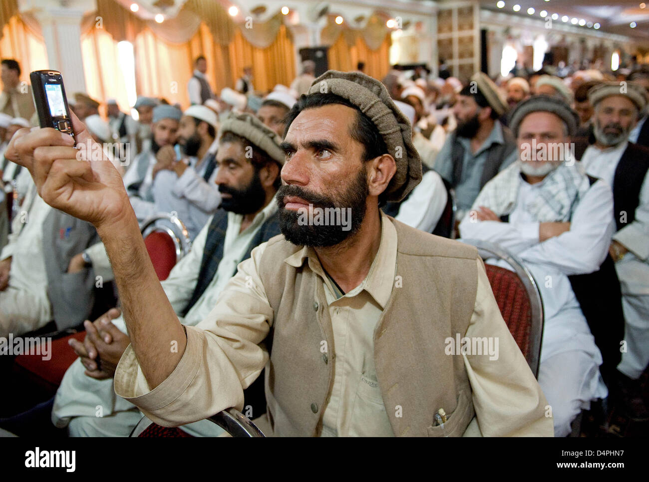 Followers of Hizb-e Islami party listen to speeches delivered at a party convetion in Kabul, Afghanistan, 29 June 2009. Hizb-e Islami proclaimed endorsing current Afghan President Hamid Karzai when he re-runs for office on 20 August in the second free elections in Afghanistan since 2001. A total of 42 people run for President. Photo: Marcel Mettelsiefen Stock Photo