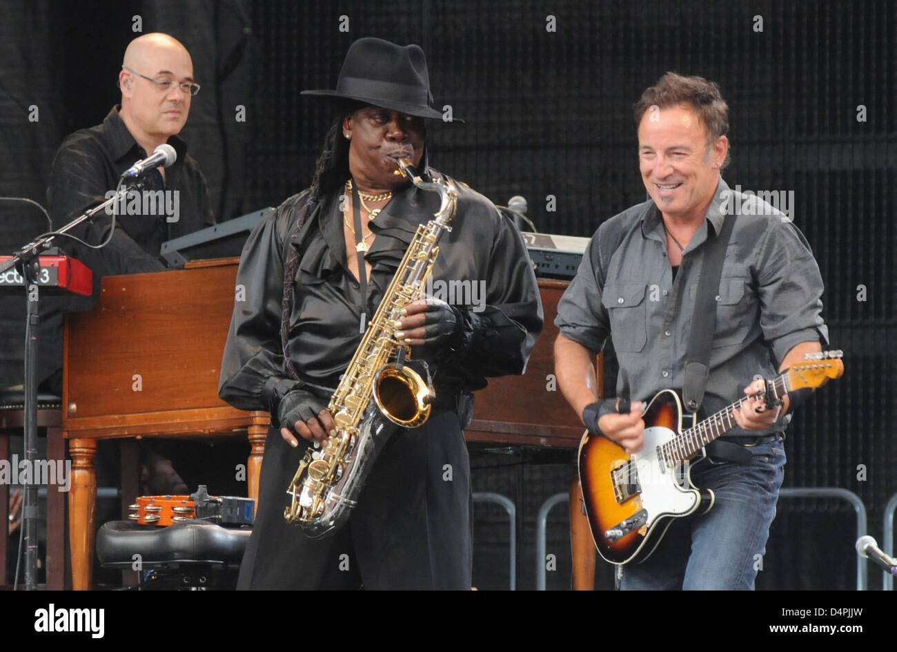 US singer Bruce Springsteen (R) performs with saxophonist Clarence