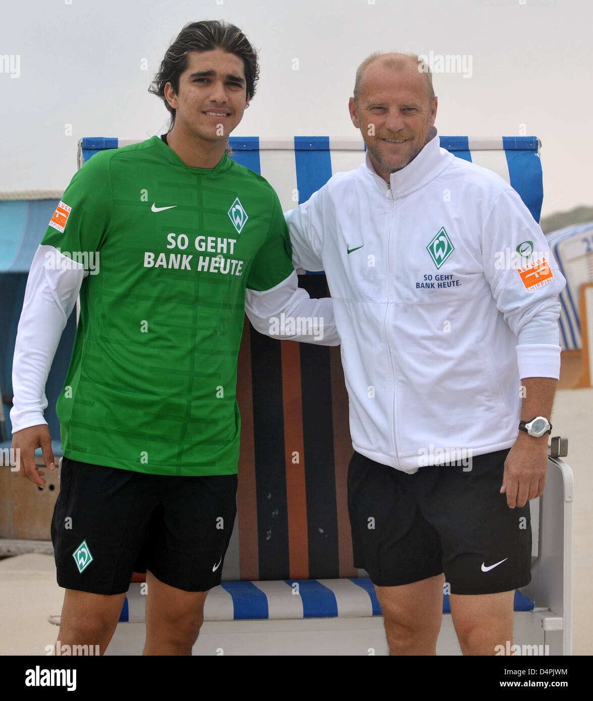 German Bundesliga club SV Werder Bremen?s head coach THomas Schaaf (R) and his new player Marcelo Moreno (L) pose at the beach of Norderney, Germany, 04 July 2009. Werder Bremen prepares for the 2009/10 Bundesliga campaign on the island until 09 July. Photo: CARMEN JASPERSEN Stock Photo