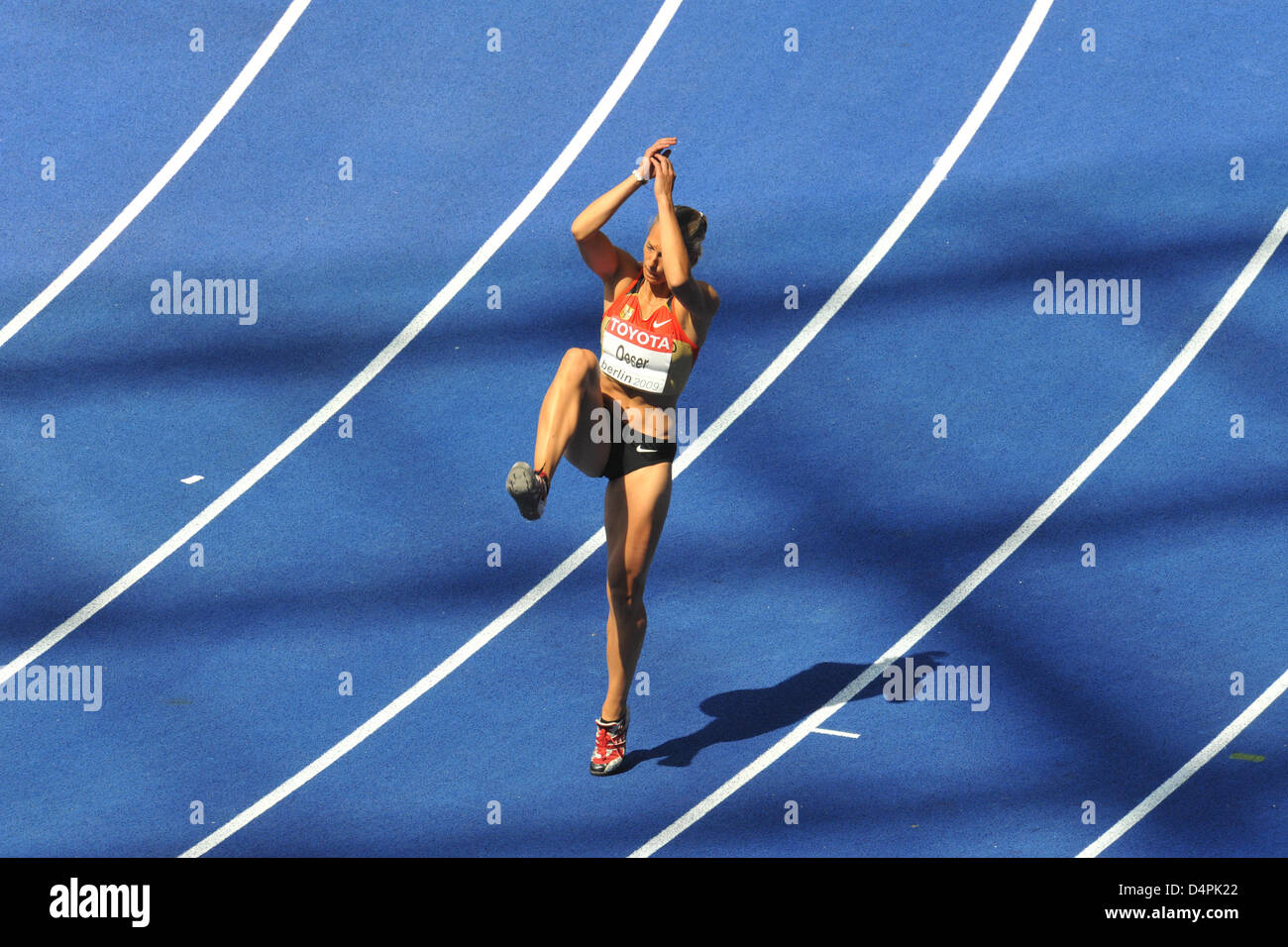 Germany?s Jennifer Oeser prepares for a jump in the High Jump heat of the Heptathlon event at the 12th IAAF World Championships in Athletics in Berlin, Germany, 15 August 2009. Photo: Bernd Thissen Stock Photo