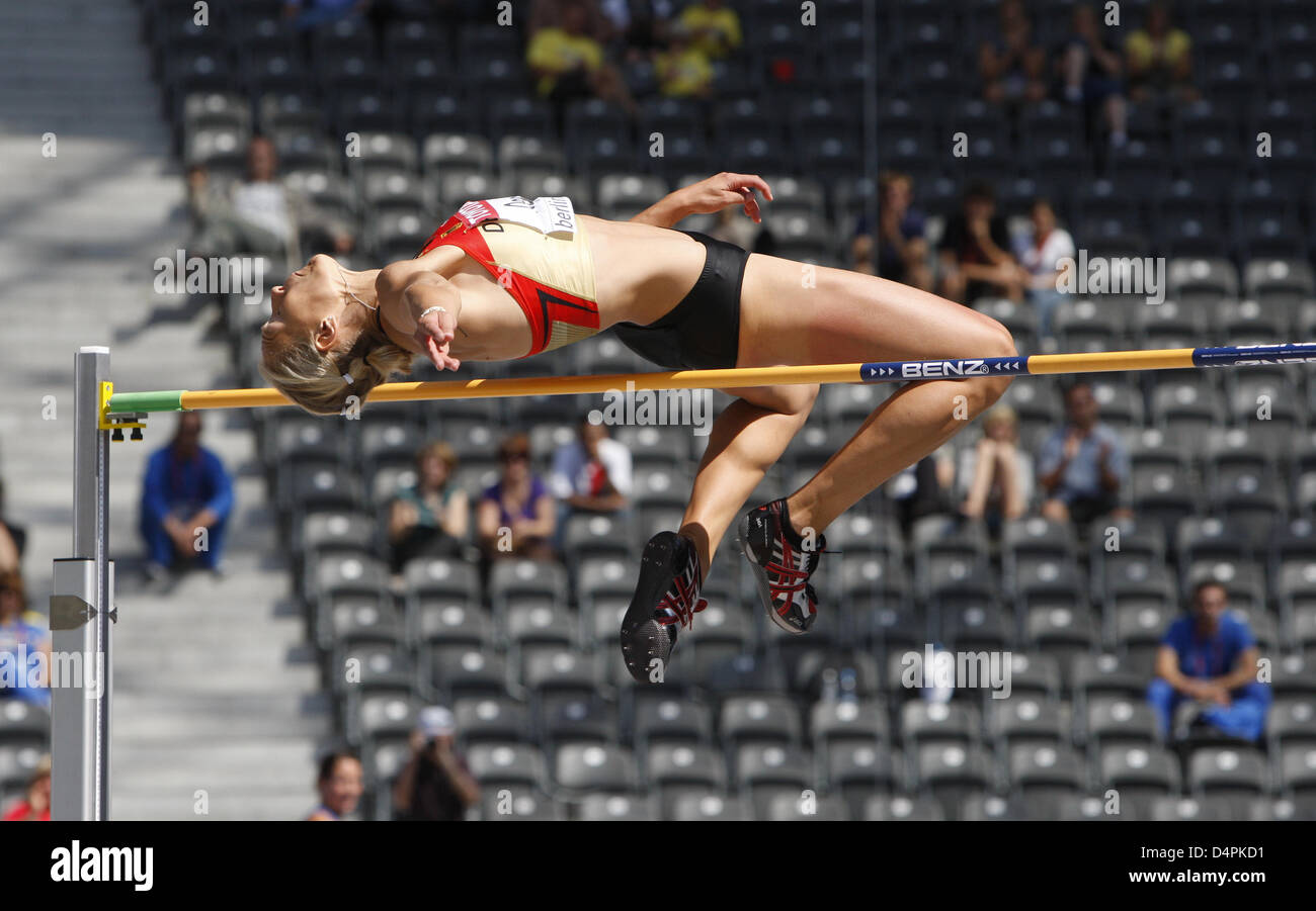 Germany?s Jennifer Oeser overcomes the bar during the High Jump heat of the Heptathlon event at the 12th IAAF World Championships in Athletics in Berlin, Germany, 15 August 2009. Photo: Kay Nietfeld Stock Photo