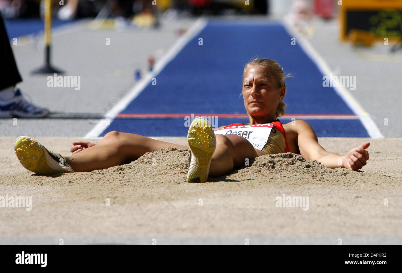 German Jennifer Oeser lies in the sand during the long jump competition of the heptathlon at the 12th IAAF World Championships in Athletics in Berlin, Germany, 16 August 2009. Photo: KAY NIETFELD Stock Photo