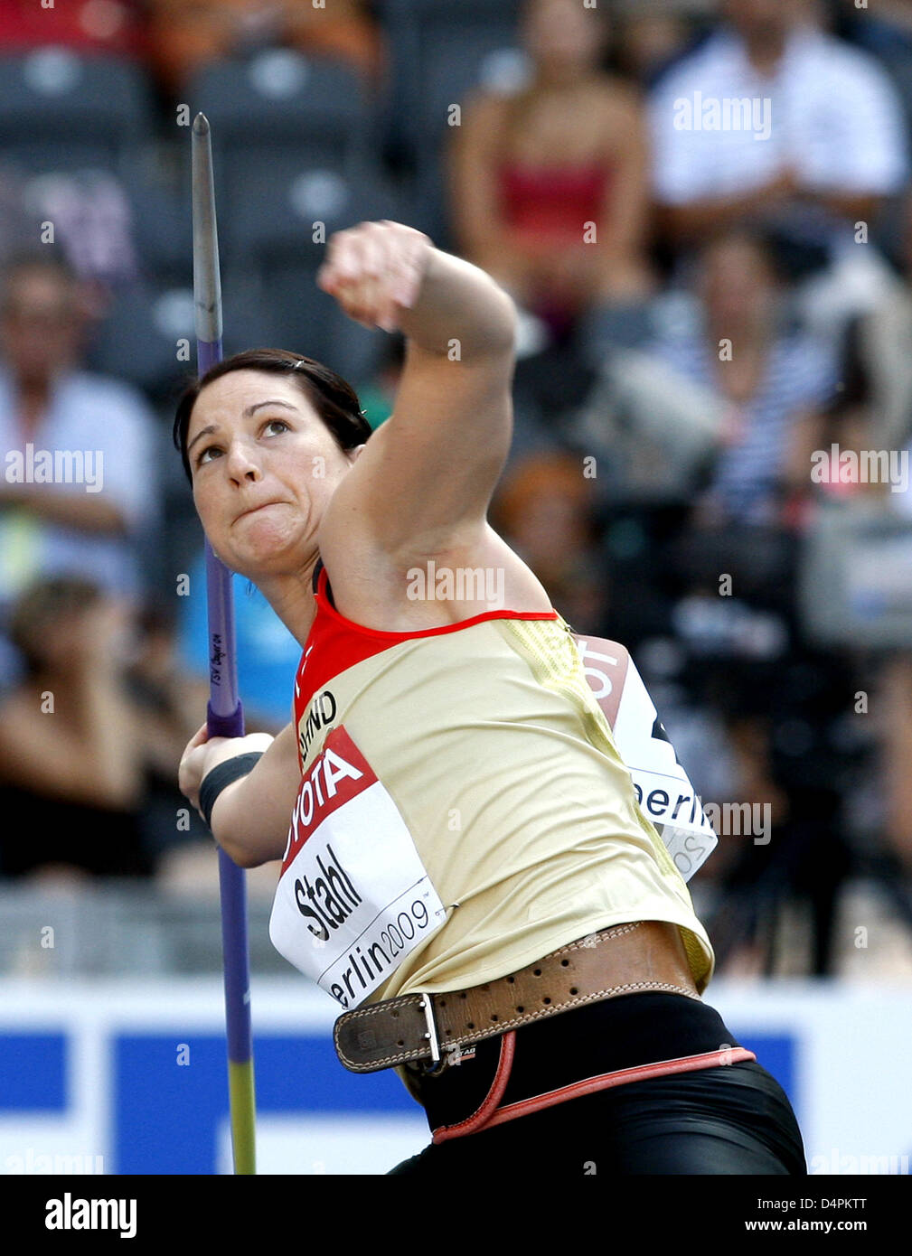 German Linda Stahl shown in action during the women?s javelin qualification at the 12th IAAF World Championships in Athletics in Berlin, Germany, 16 August 2009. Photo: KAY NIETFELD Stock Photo