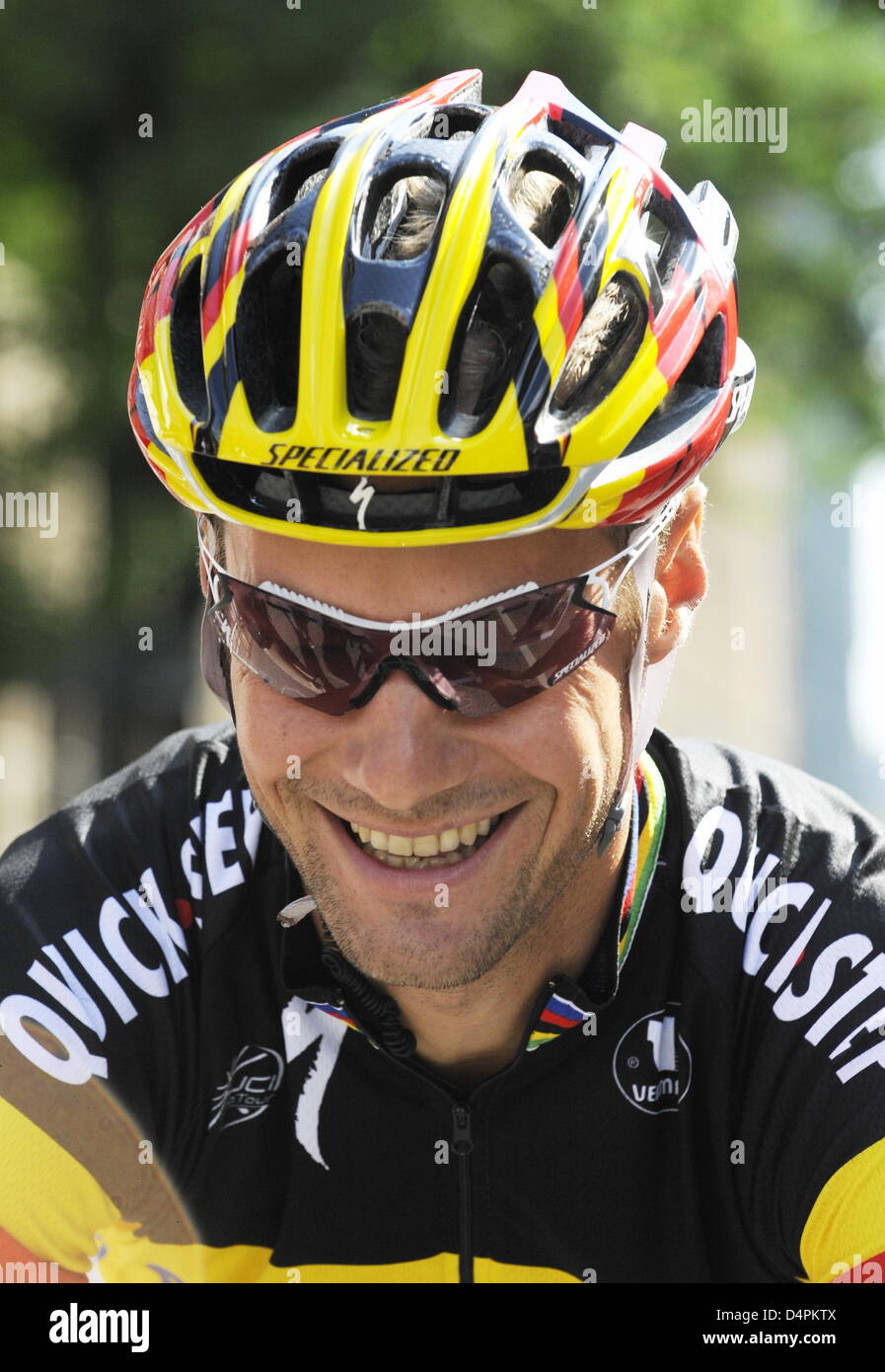Belgian Tom Boonen prepares for the start of the Vattenfall Cyclassics in Hamburg, Germany, 16 August 2009. Apart from the professional?s race over 216,4 km, some 22.000 hobby cyclists compete on three routes over 55, 100 and 155 km in an around Hamburg. Photo: Maurizio Gambarini Stock Photo