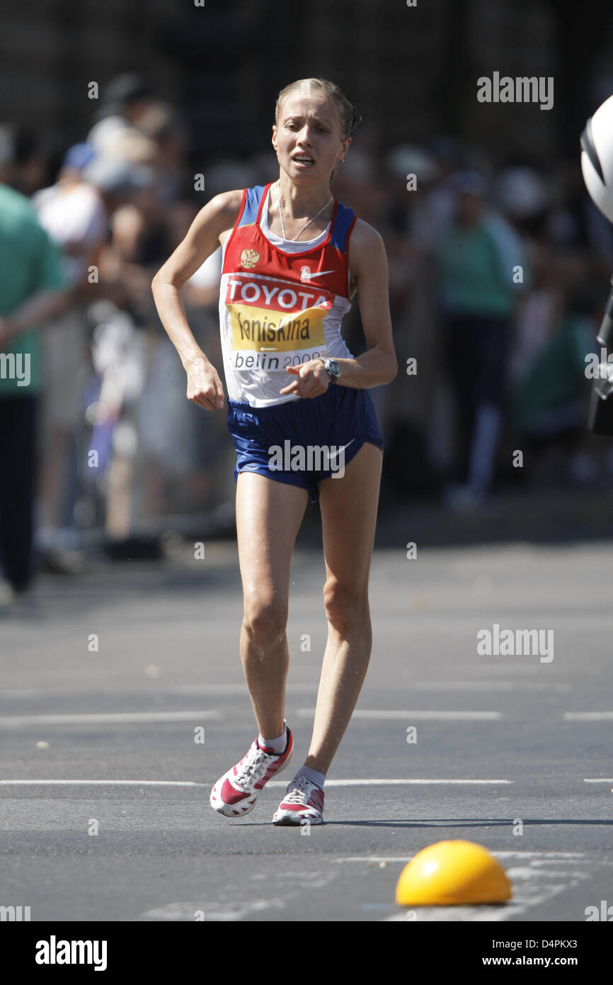 Yevropada porno suratga olish sahna ortida Karla Krom porno video