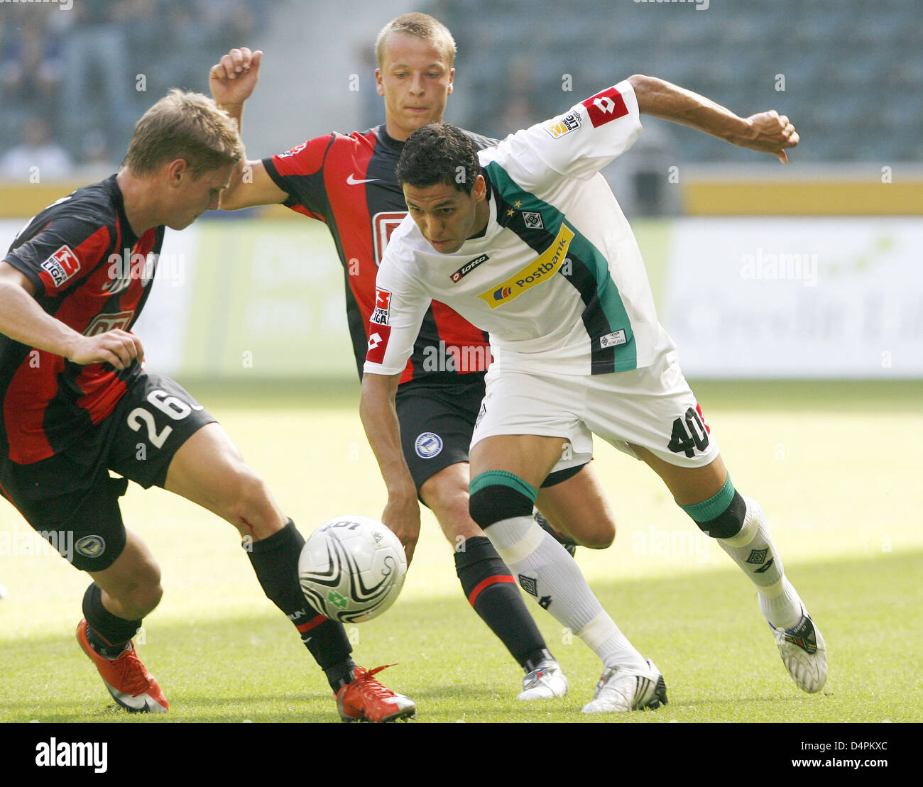 Moenchengladbach?s Karim Matmour (R) fights for the ball with Berlin?s Lukasz Piszczek (L) and Patrick Ebert (C) during the German Bundesliga match Borussia Moenchengladbach vs Hertha BSC Berlin at Borussia Park stadium in Moenchengladbach, Germany, 16 August 2009. Photo: ROLAND WEIHRAUCH (ATTENTION: EMBARGO CONDITIONS! The DFL permits the further utilisation of the pictures in IPT Stock Photo