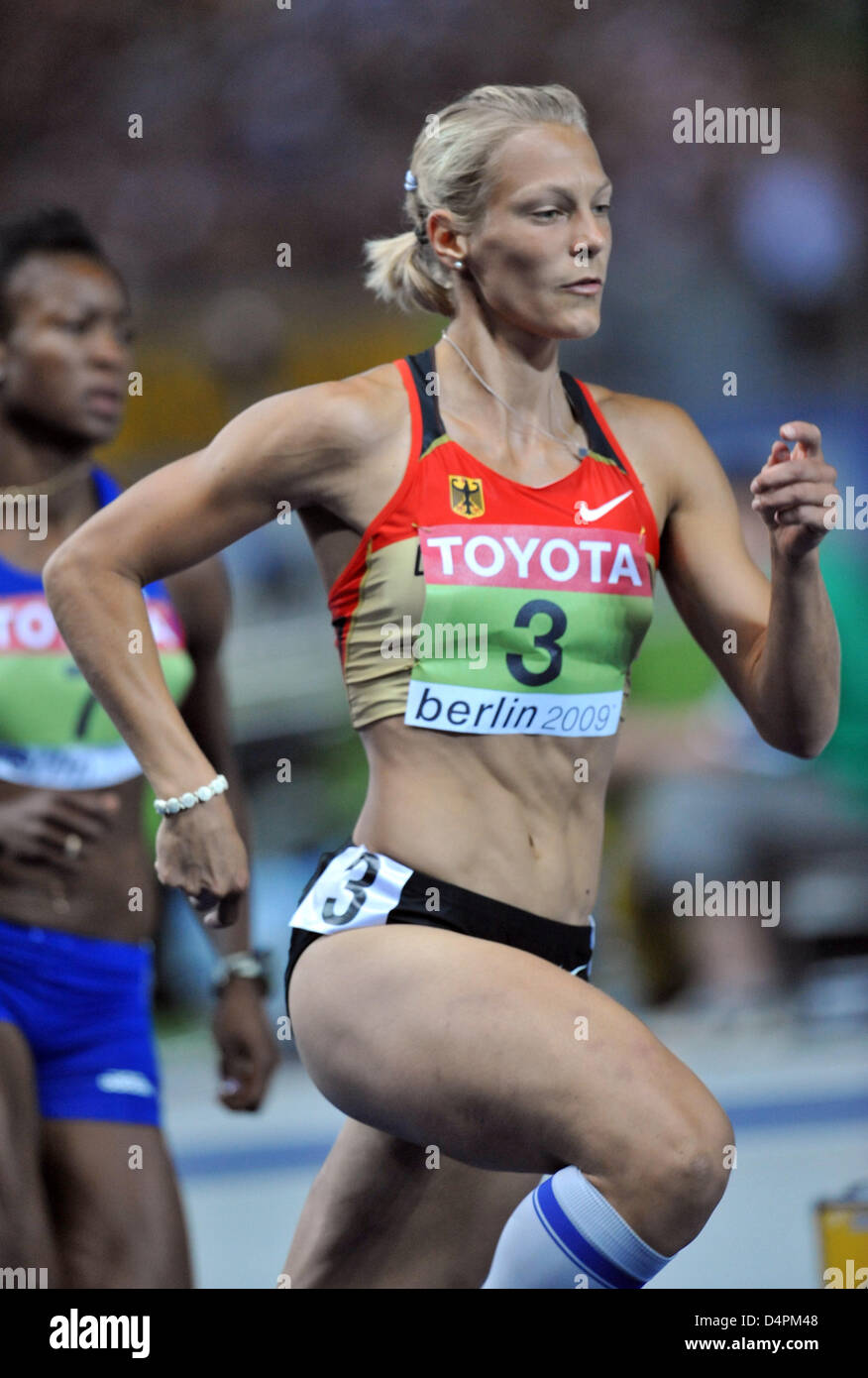 German Jennifer Oeser shown in action during the final 800m competition of the heptathlon at the 12th IAAF World Championships in Athletics in Berlin, Germany, 16 August 2009. Oeser won the silver medal. Photo: BERND THISSEN Stock Photo