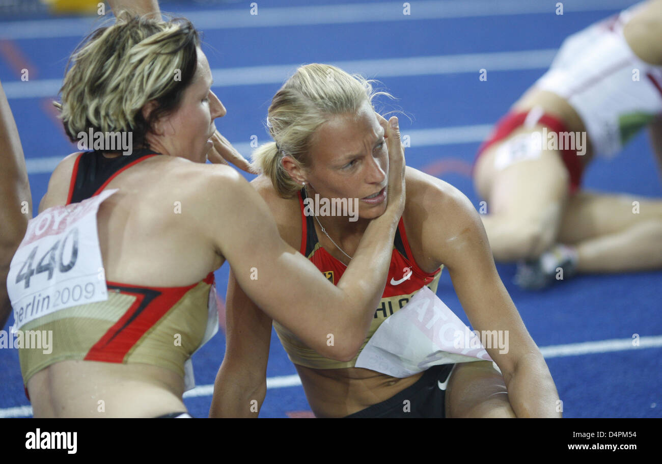 German Jennifer Oeser (R) celebrates her second place in the heptathlon with teammate Julia Maechtig at the 12th IAAF World Championships in Athletics in Berlin, Germany, 16 August 2009. Photo: KAY NIETFELD Stock Photo