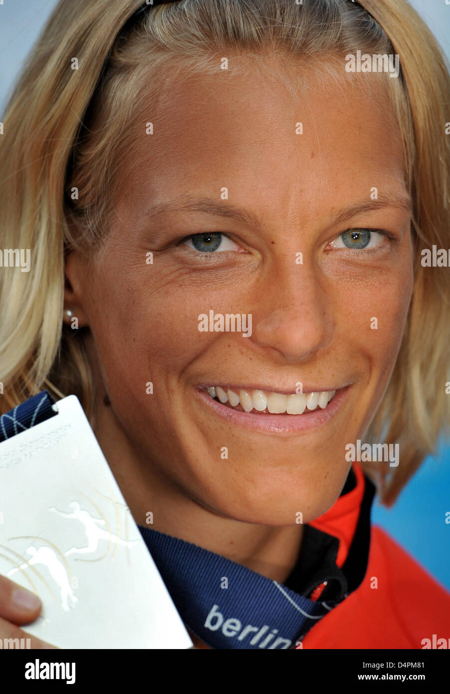 German Jennifer Oeser shows her silver medal during the Heptathlon Medal Ceremony at the 12th IAAF World Championships in Athletics, Berlin, Germany, 17 August 2009. Photo: BERND THISSEN Stock Photo