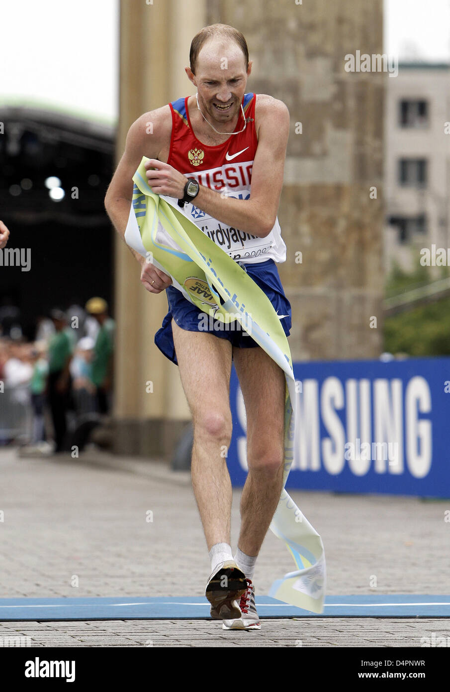Russian athlete Sergey Kirdyapkin wins the 50km Walk at the 12th IAAF World Championships in Athletics, Berlin, Germany, 21 August 2009. Photo: Jens Buettner Stock Photo