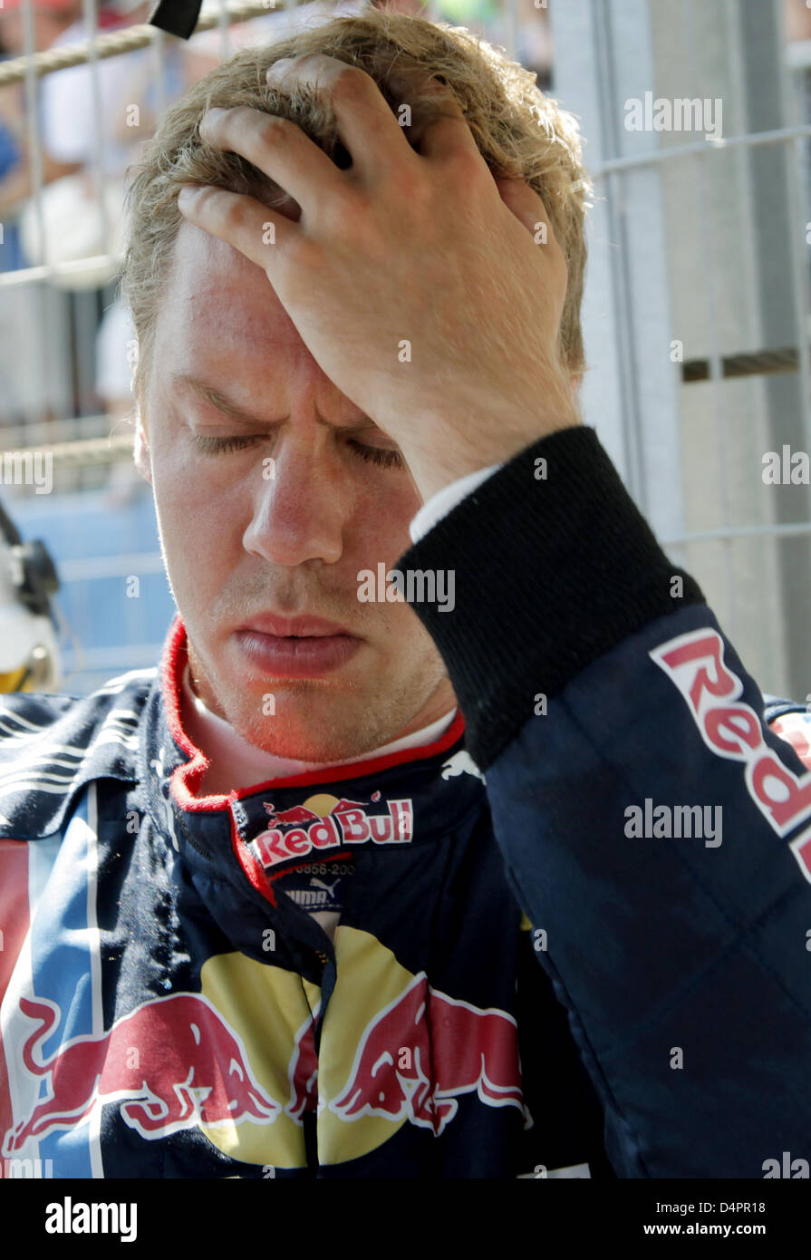 German Formula One driver Sebastian Vettel of Red Bull Racing gestures in the grid ahead of the Grand Prix of Europe at Valencia Street Circuit in Valencia, Spain, 23 August 2009. Photo: Felix Heyder Stock Photo