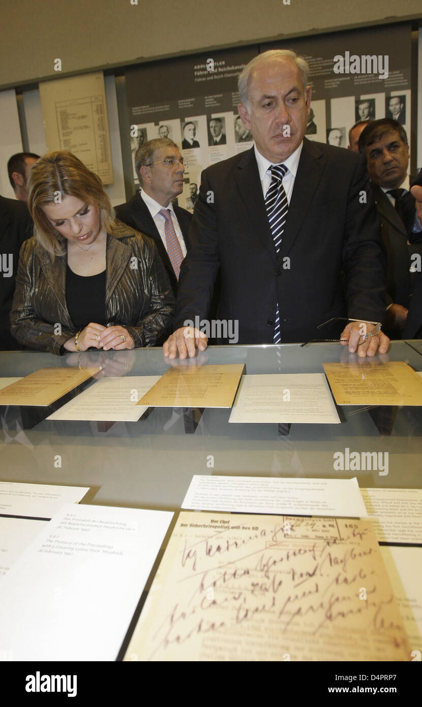 Israeli Prime Minister Benjamin Netanyahu (R) and his wife Sara take a look at documents at the memorial site of the house of the Wannsee Conference in Berlin, Germany, 27 August 2009. On 20 January 1942, a group of 15 high-ranking Nazis chaired by Reinhard Heydrich, the Reichsprotektor of Bohemia and Moravia, met in the villa to discuss the bureaucratic details of killing Europe?s Stock Photo