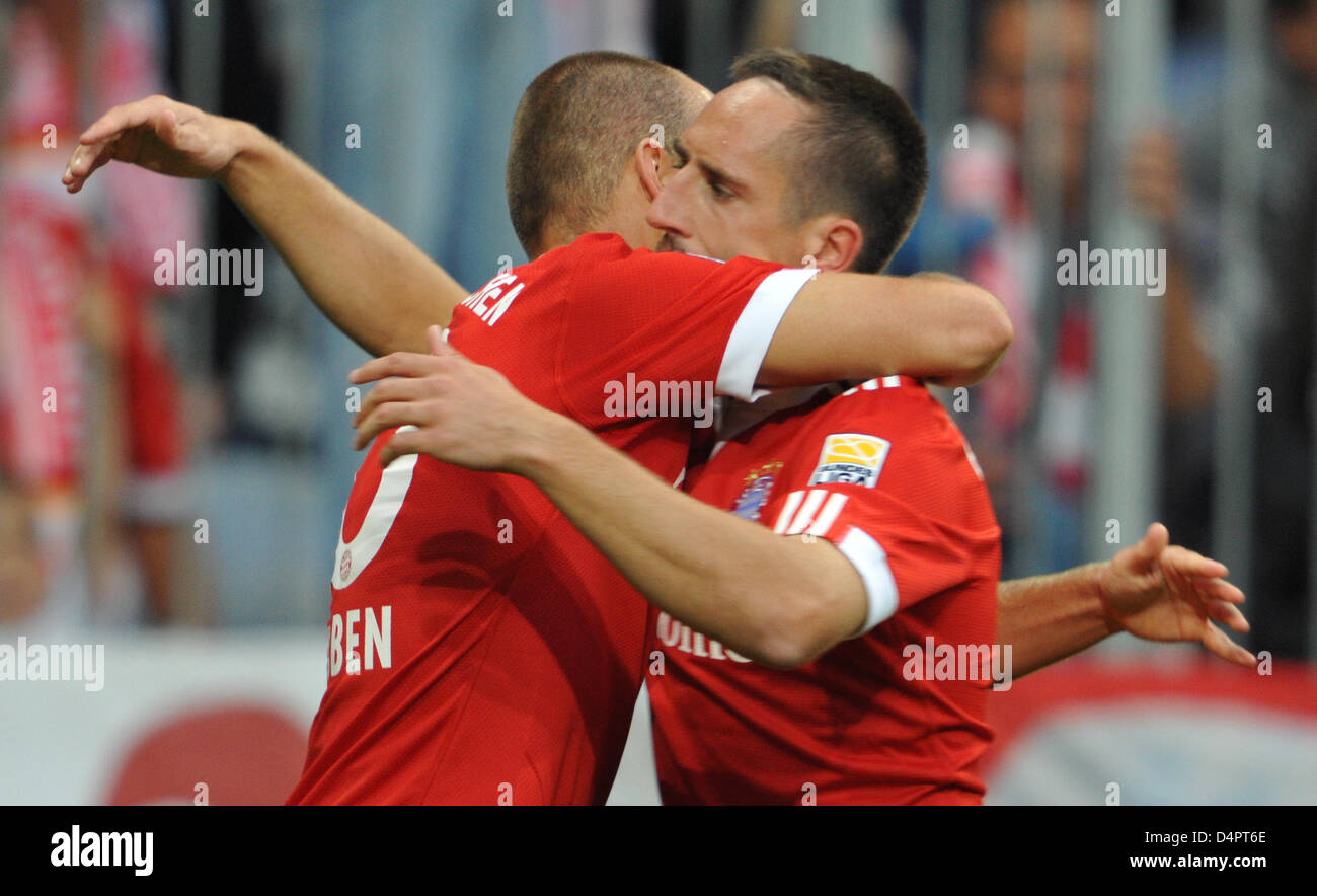 Robben And Ribery Bayern Munich?s new player Arjen Robben and Franck Ribery cheer after ...