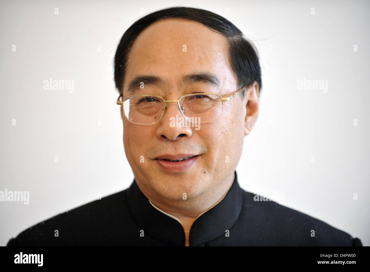 Wu Hongbo, the new Chinese ambassador to Germany, smiles during a photo call in Berlin, Germany, 03 September 2009. Hongbo handed over his credentials as ambassador at Bellevue Palace. Photo: Hannibal Stock Photo