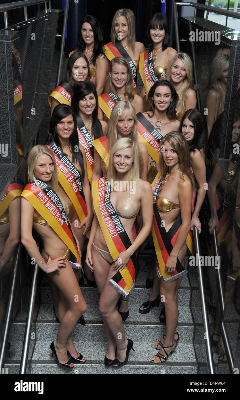 The 14 candidates for Miss World Germany 2009 pageant pose in Ratingen, Germany, 04 September 2009. The winner of the finals on 05 September will represent Germany in the Miss World 2009 pageant taking place in Johannesburg, South Africa. Photo: JOERG CARSTENSEN Stock Photo
