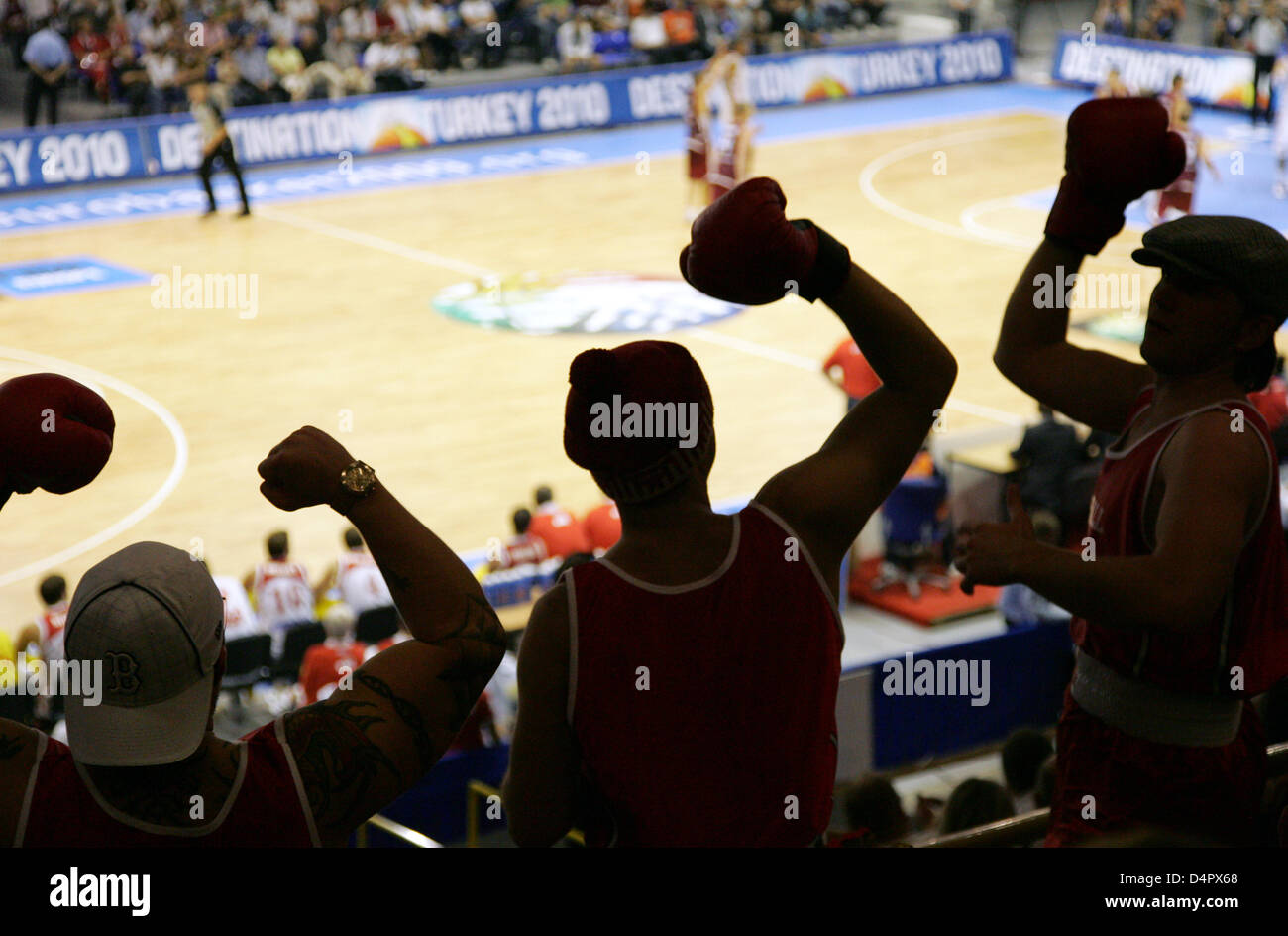 Basketball fans hi-res stock photography and images - Alamy