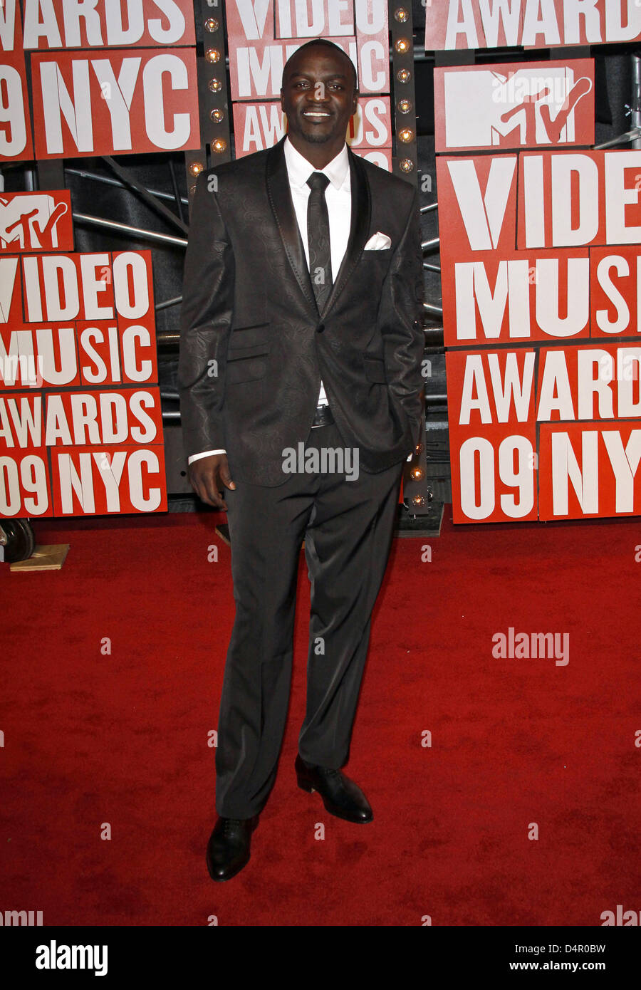 US musician Akon arrives for the MTV Video Music Awards at Radio City Music Hall in New York, USA, 13 September 2009. Photo: Hubert Boesl Stock Photo