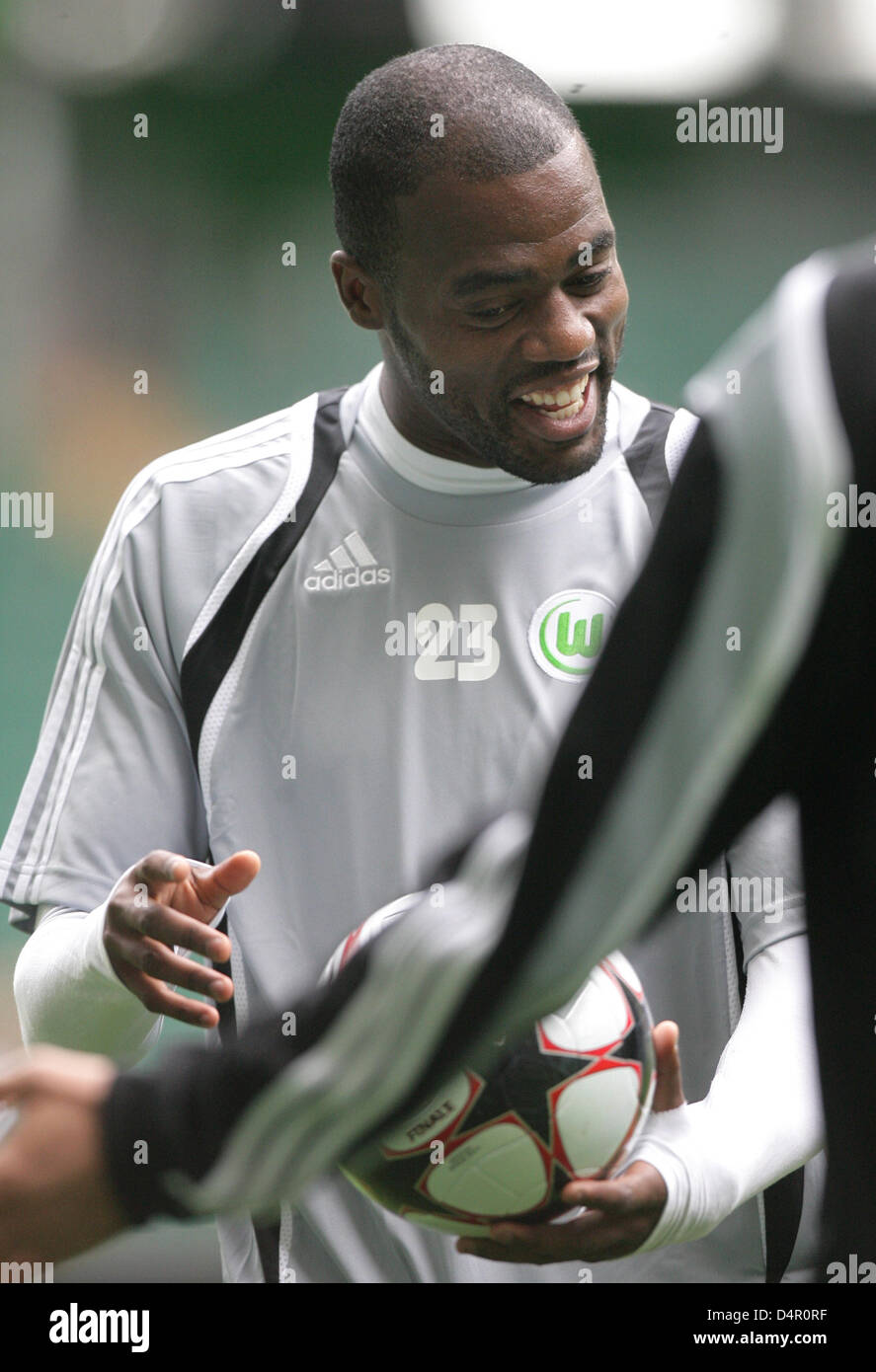 Wolfsburg deals bundesliga champions
