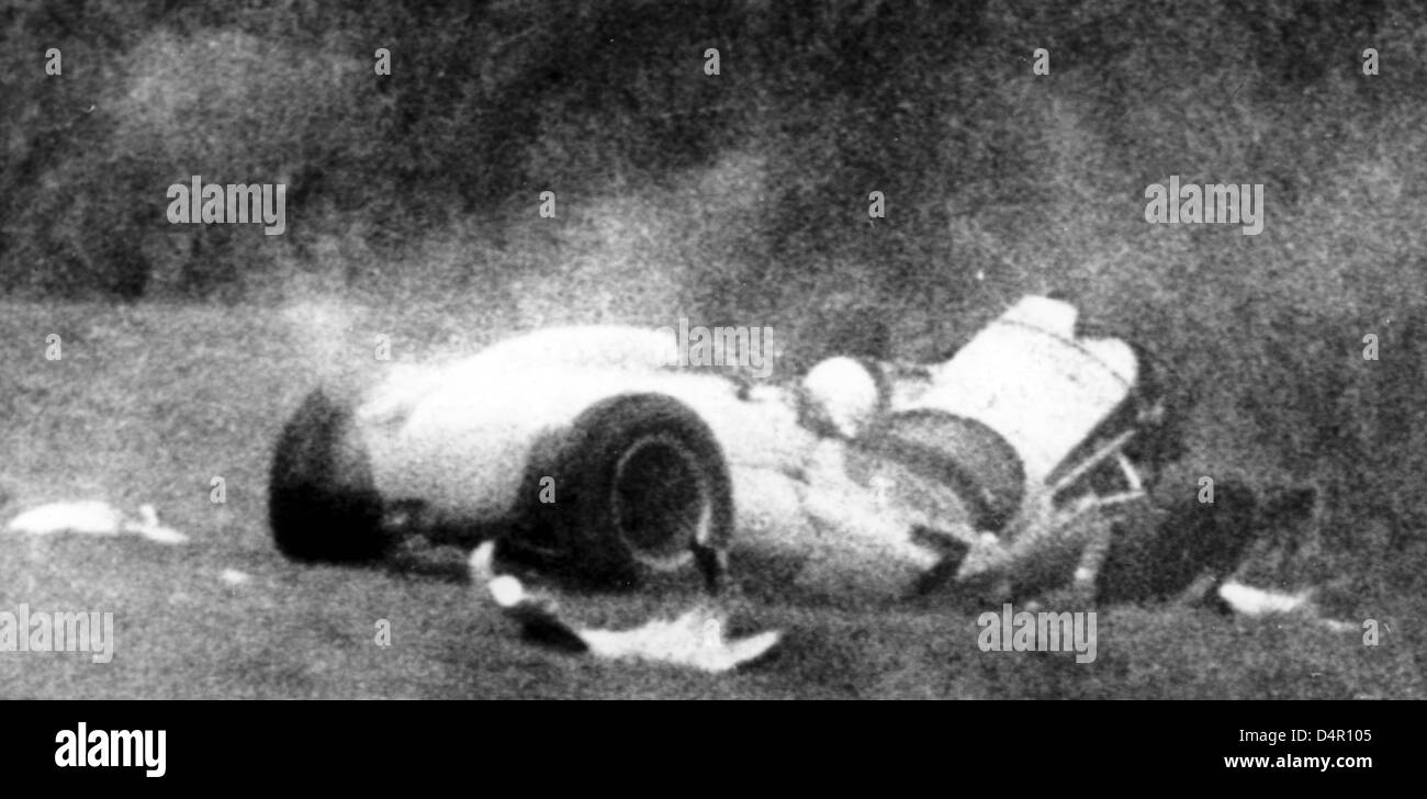 (dpa file) A file picture dated 23 April 1962 captures the horrifying accident of British motor racing legend Sir Stirling Moss in his Lotus Climax crashing with 160 kph in Goodwood, UK. Sir Stirling Moss will celebrate his 80th birthday on 16 September 2009. Photo: dpa Stock Photo