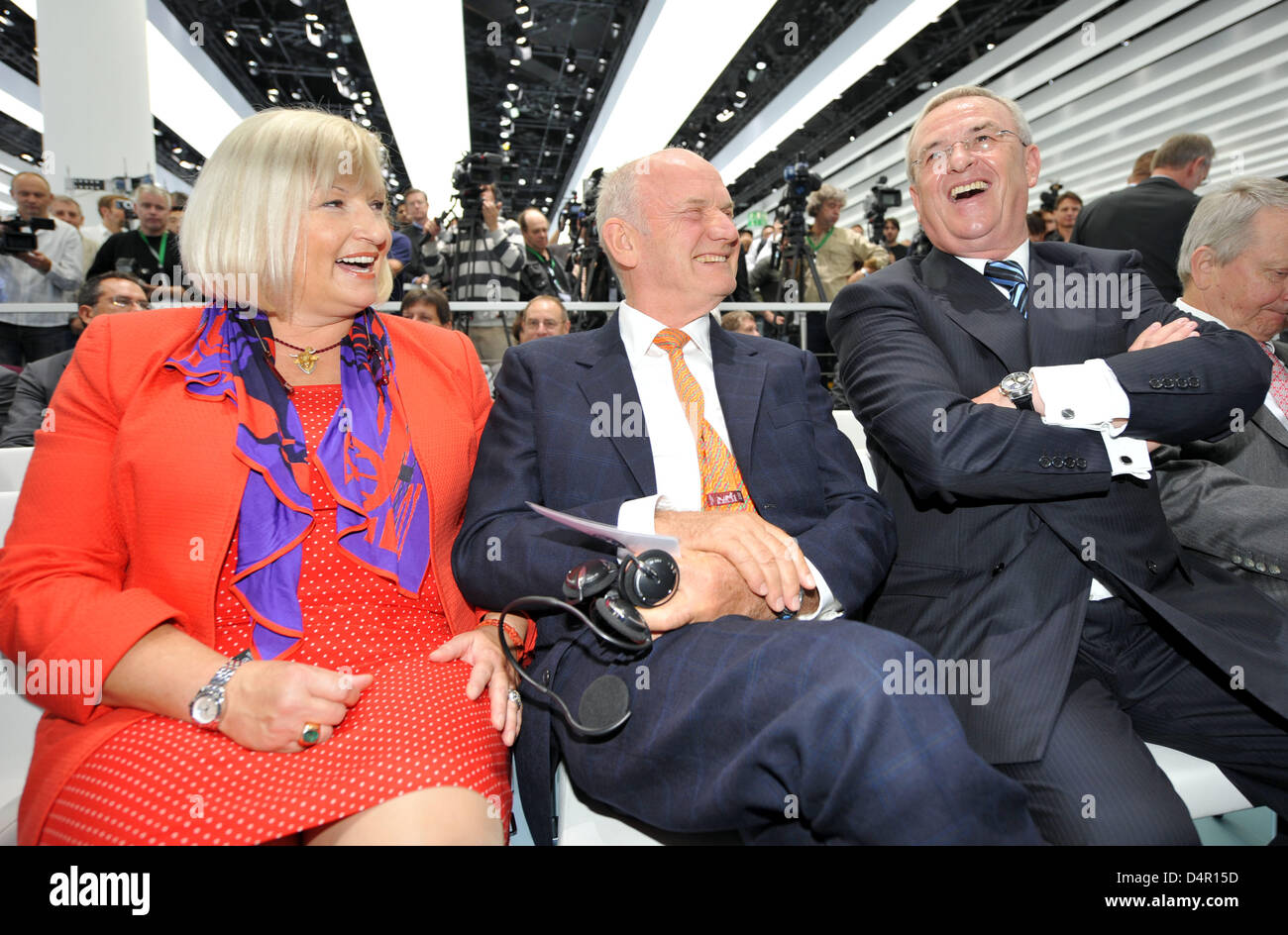 Ferdinand Piech (C), chairman of Volkswagen?s supervisory board, his wife Ursula (L) and Volkswagen (VW) CEO Martin Winterkorn (R) laugh ahead of the upcoming Frankfurt Motor Show (IAA) in Frankfurt Main, Germany, 15 September 2009. The 63rd IAA will run from 17 to 27 September 2009. Photo: Uwe Zucchi Stock Photo