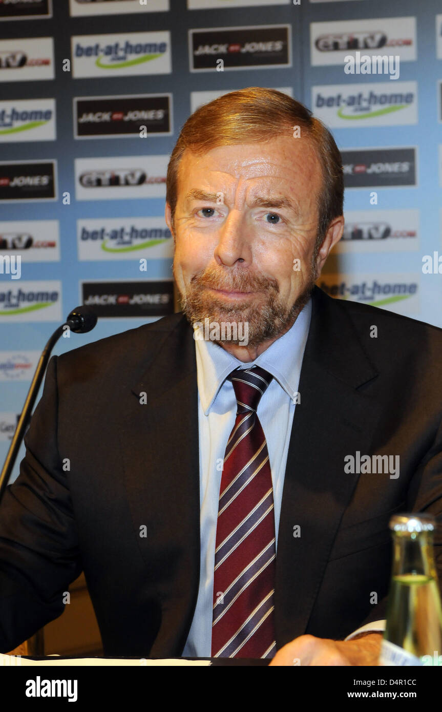 President of the EHF, Tor Lian, at a press conference of the European