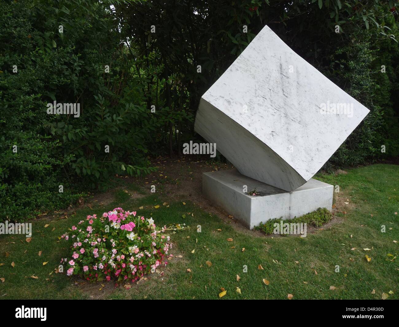 The tomb of composer Arnold Schoenberg who developed the twelve-tone technique at the Central Cemetery, Vienna, Austria, 09 August 2009. Photo: Beate Schleep Stock Photo