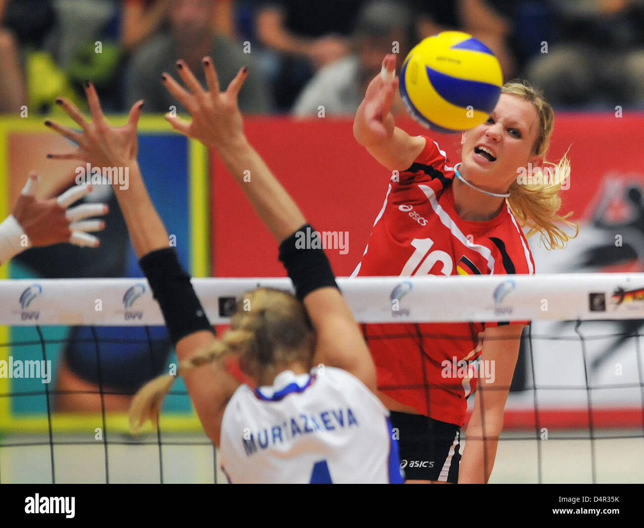 Germany?s Margarethe Kozuch, (R) smahses the ball past Russian?s Elena Murtazaeva in a test match in Dresden, Germany, 21 September 2009. Photo: Ralf Hirschberger Stock Photo