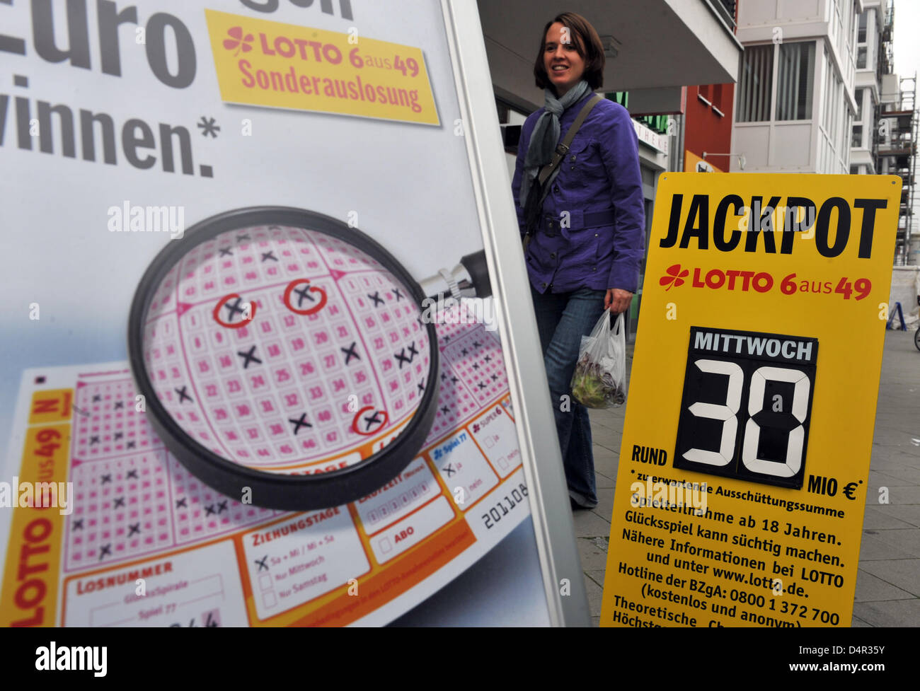 Signs advert for the lotto jackpot of 30 million euro in Freiburg, Germany,  22 September 2009. The fourth-biggest jackpot in German lotto history has  again not been hit and will rise to