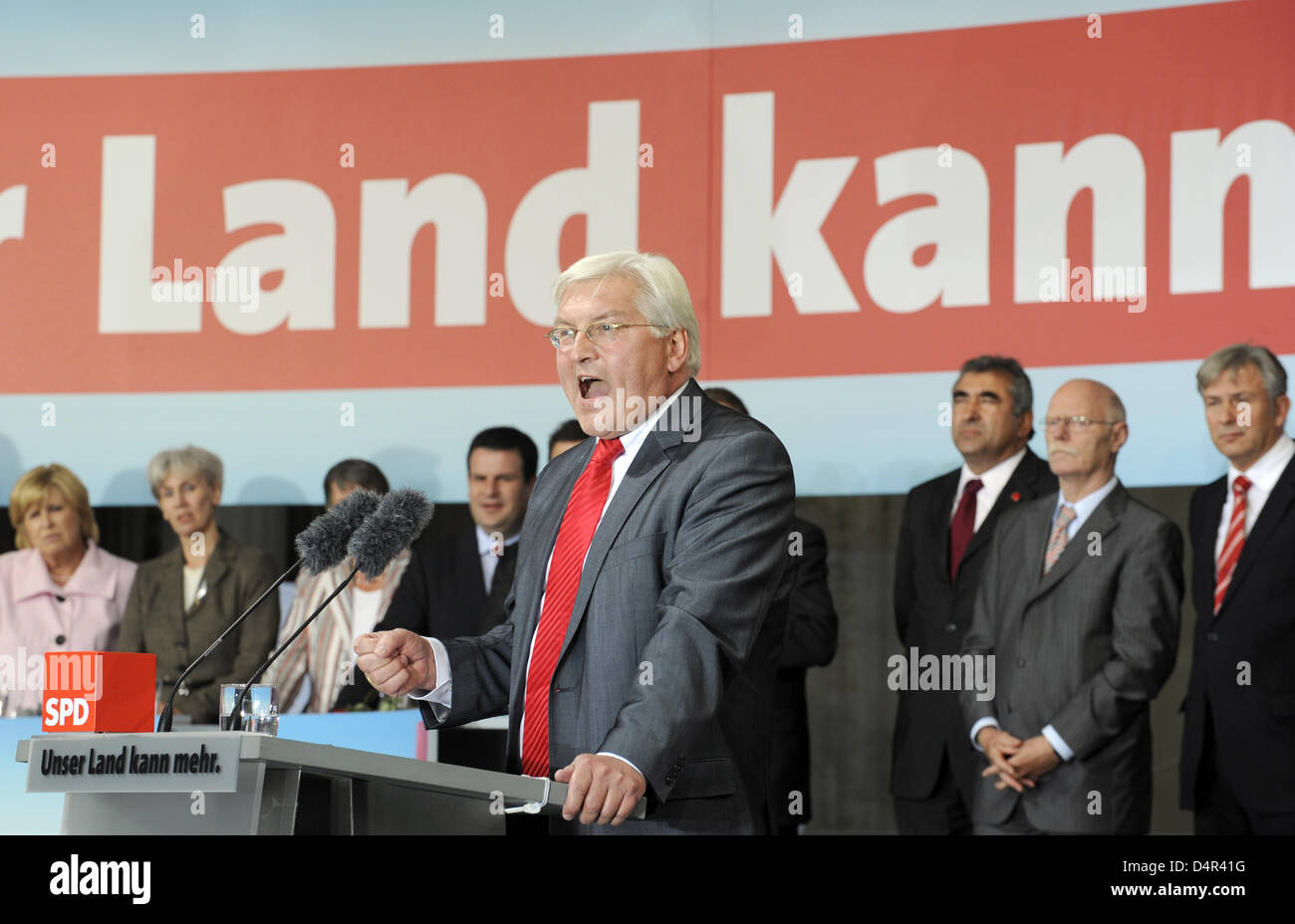 Frank-Walter Steinmeier, German Foreign Minister and top candidate for Social Democrats (SPD), delivers a speech during an SPD election campaign event in Berlin, Germany, 25 September 2009. Federal elections are held on 27 September 2009. Photo: RAINER JENSEN Stock Photo