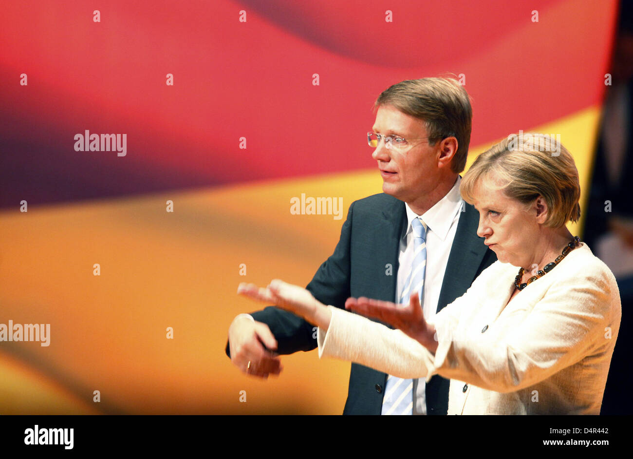 German Chancellor Angela Merkel and secretary general Ronald Pofalla of the Christian Democratic Union (CDU) wave to their supporters after a speech of Merkel at the party?s final election campaign event in Berlin, Germany, 26 September 2009. The German federal elections are held on 27 September 2009. Photo: HANNIBAL Stock Photo