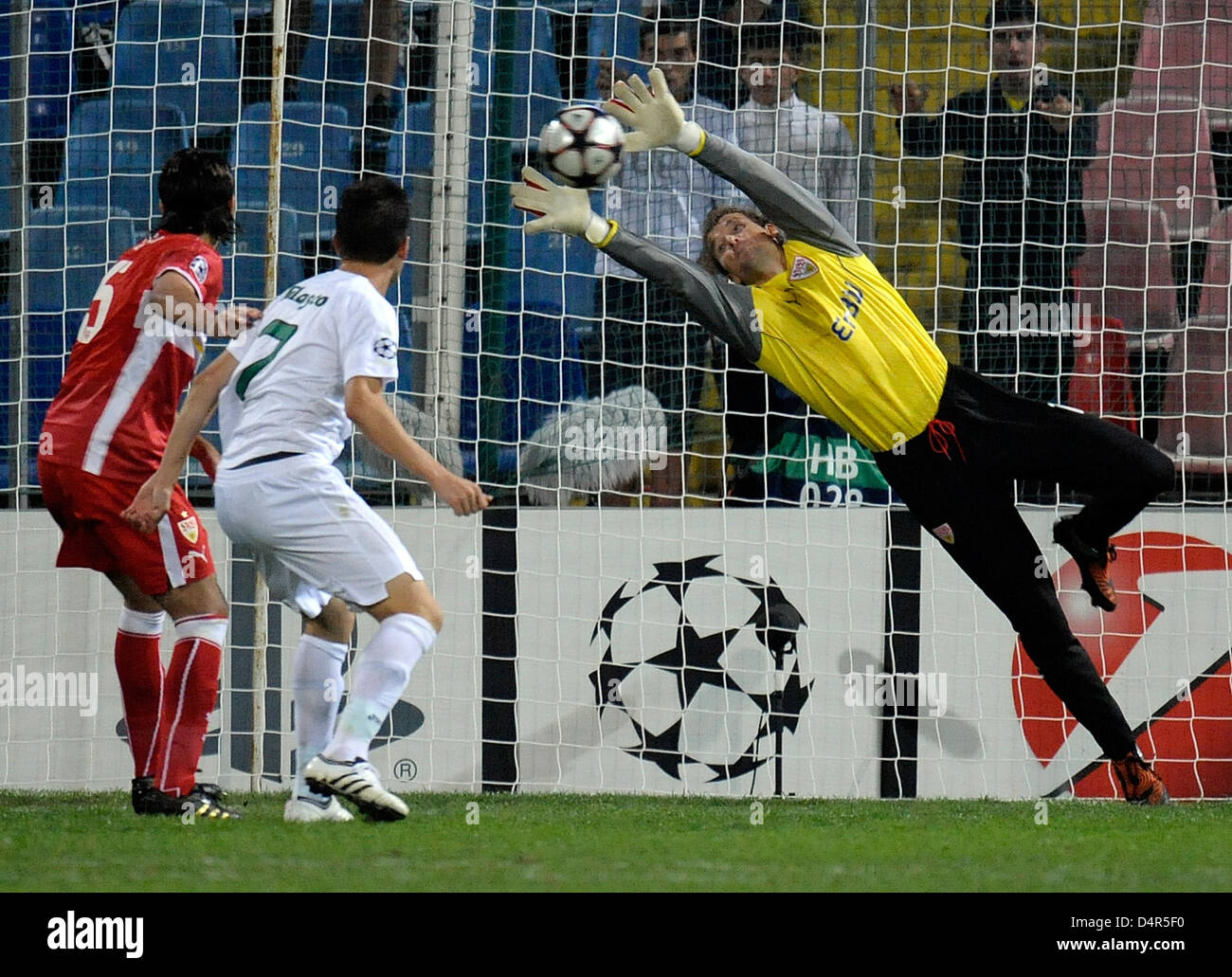 Steaua Bucharest Line Up Against VfB Stuttgart Editorial Stock Image -  Image of bombs, header: 32264489