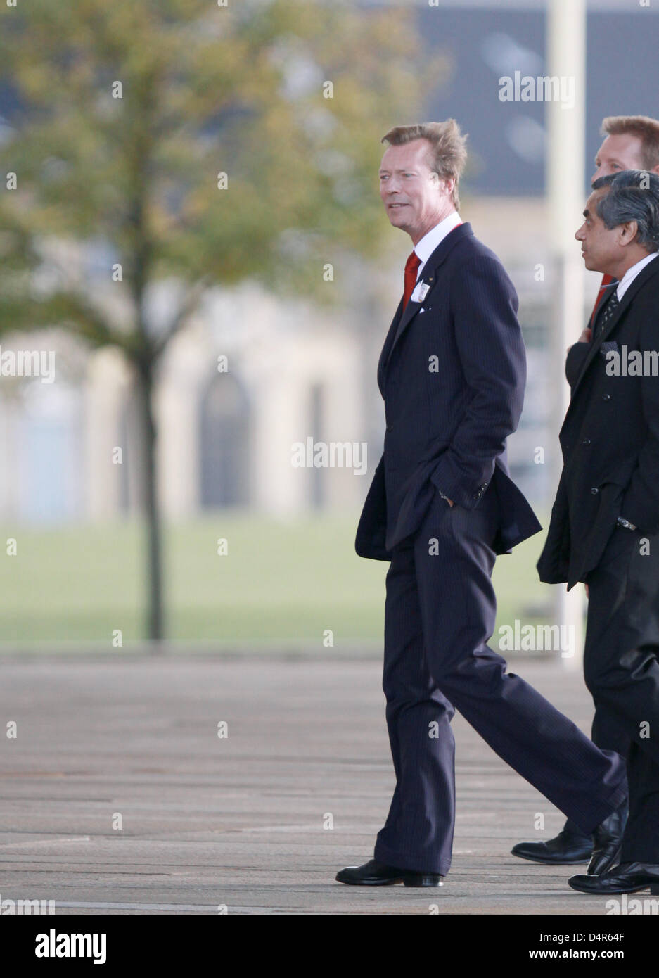 Grand duke Henri of Luxembourg arrives for the opening ceremony of the 121st IOC session at the Opera House in Copenhagen, Denmark, 01 October 2009. The International Olympic Committee (IOC) will vote on the host city of the 2016 Games on 02 October 2009 with Chicago, Madrid, Tokyo and Rio de Janeiro hoping to stage the 30th Olympic Summer Games. Photo: Patrick van Katwijk Stock Photo