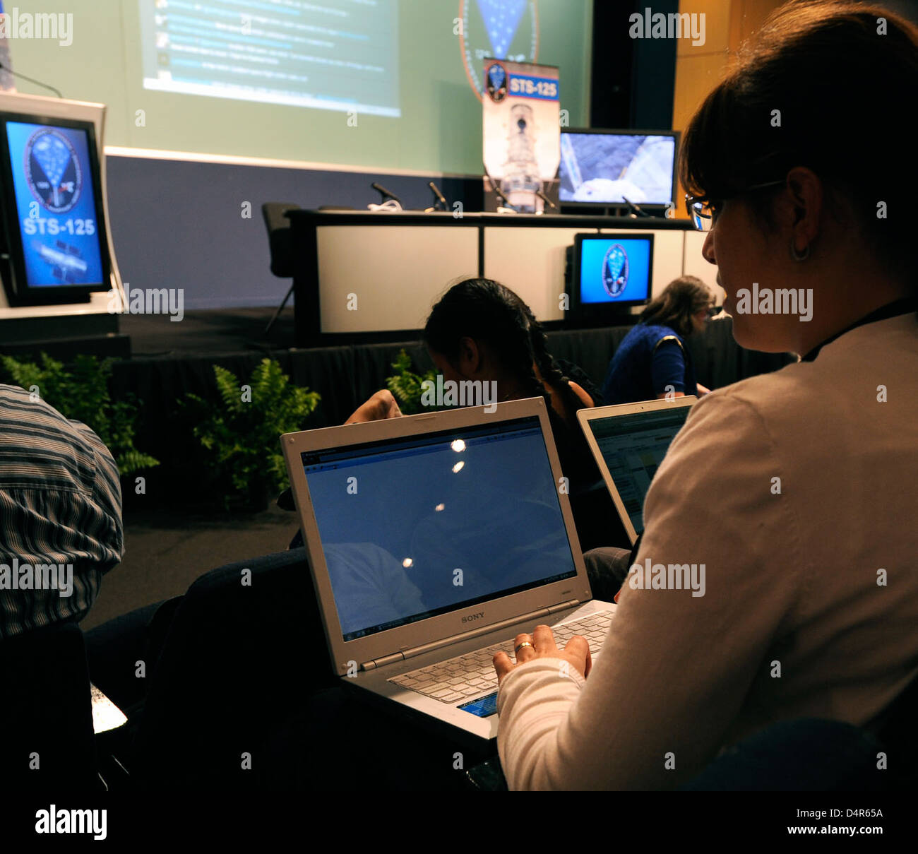 STS125 Tweetup (200907210001HQ Stock Photo Alamy