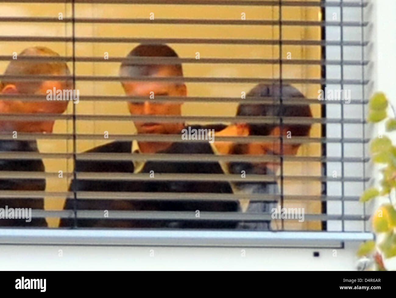 A bearded man (R) is handcuffed in a room of the Federal Court of Justice (BGH) in Karlsruhe, Germany, 02 October 2009. The Office of the Federal Prosecutor had an alleged supporter of terror network al-Qaeda arrested on 01 October. Adnan V., 24-year-old of German and Turkish nationality, appeared before the BGH?s investigating judge on 02 October. Photo: ULI DECK Stock Photo