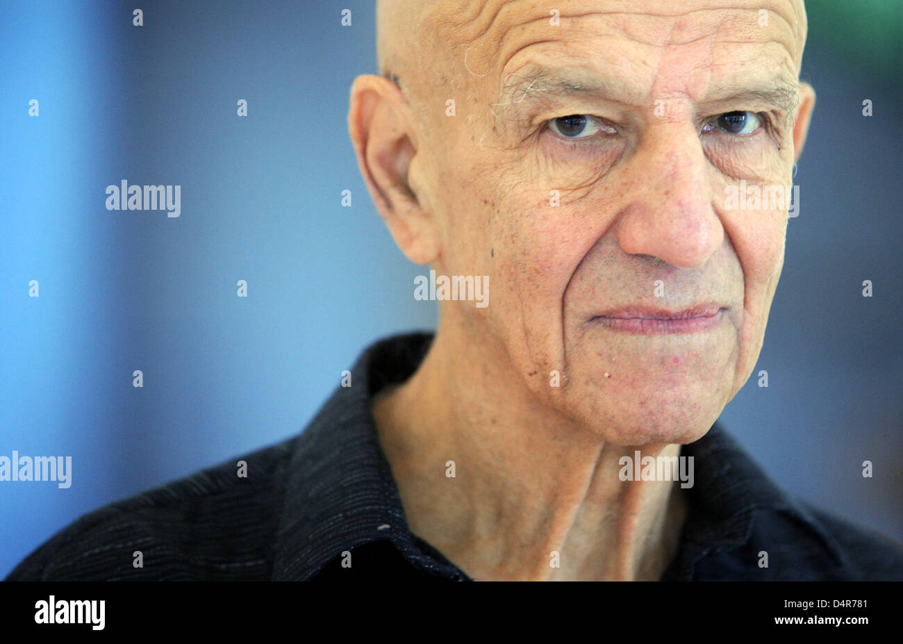 US painter Alex Katz stands in his exhibition ?An American Way of ...