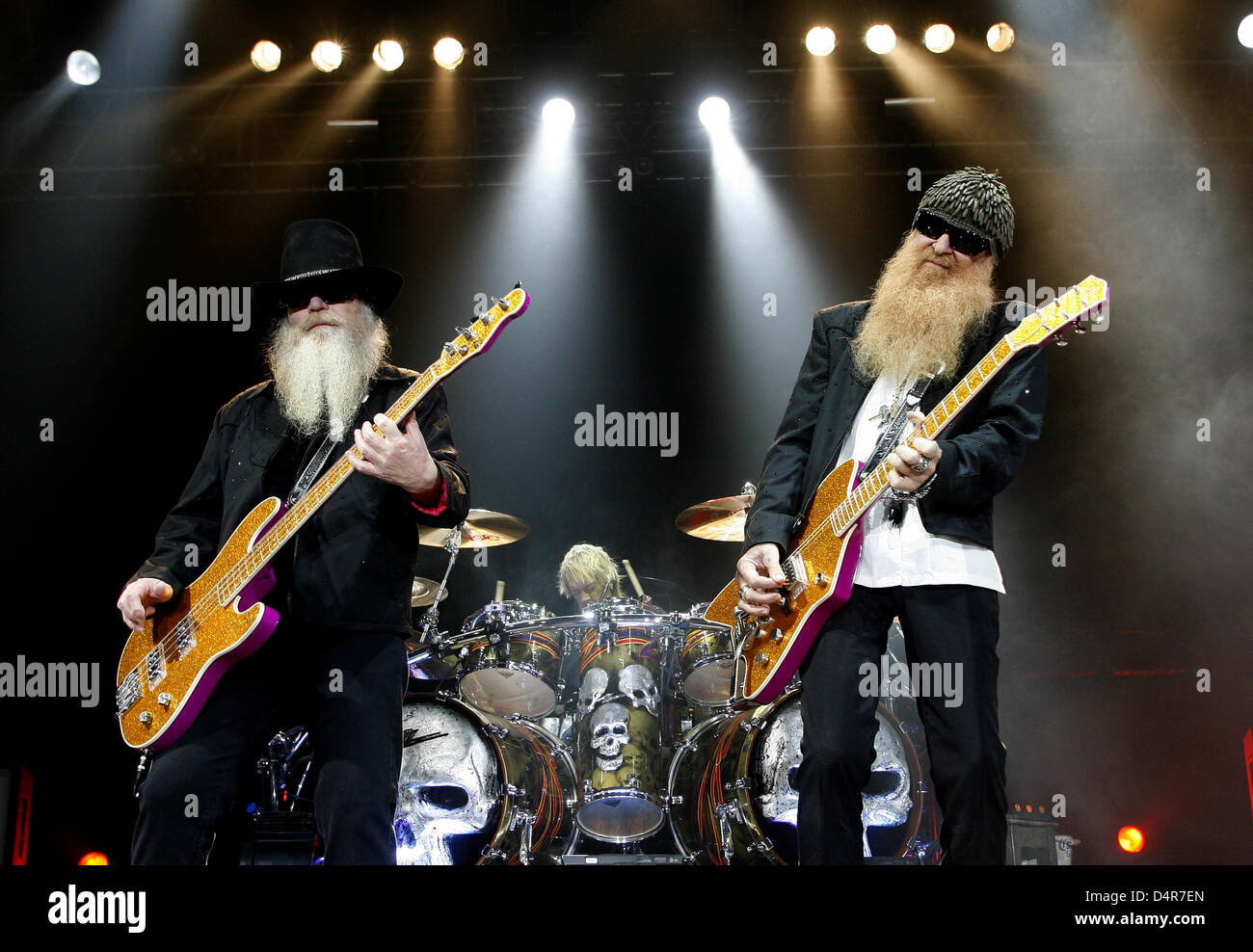 Singer Billy Gibbons (R), bassist Dusty Hill (L) and drummer Frank Beard of US rock band ZZ-Top perform at ?Gruga Halle? in Essen, Germany, 09 October 2009. It was ZZ Top?s only concert in North Rhine Westphalia. Photo: Roland Weihrauch Stock Photo