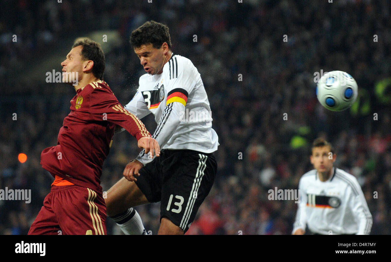 Germany?s Michael Ballack (R) and Russia?s Sergei Ignashevich vie for the ball during the World Cup 2010, Group 4 qualifier Russia vs Germany at Luzhniki Stadium in Moscow, Russia, 10 October 2009. Germany won 1-0. Photo: Marcus Brandt Stock Photo